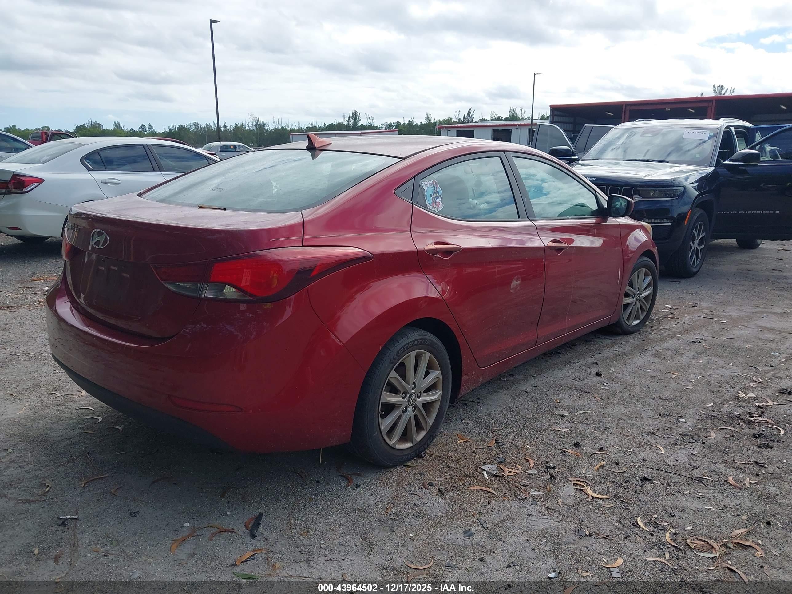 HYUNDAI ELANTRA image 4