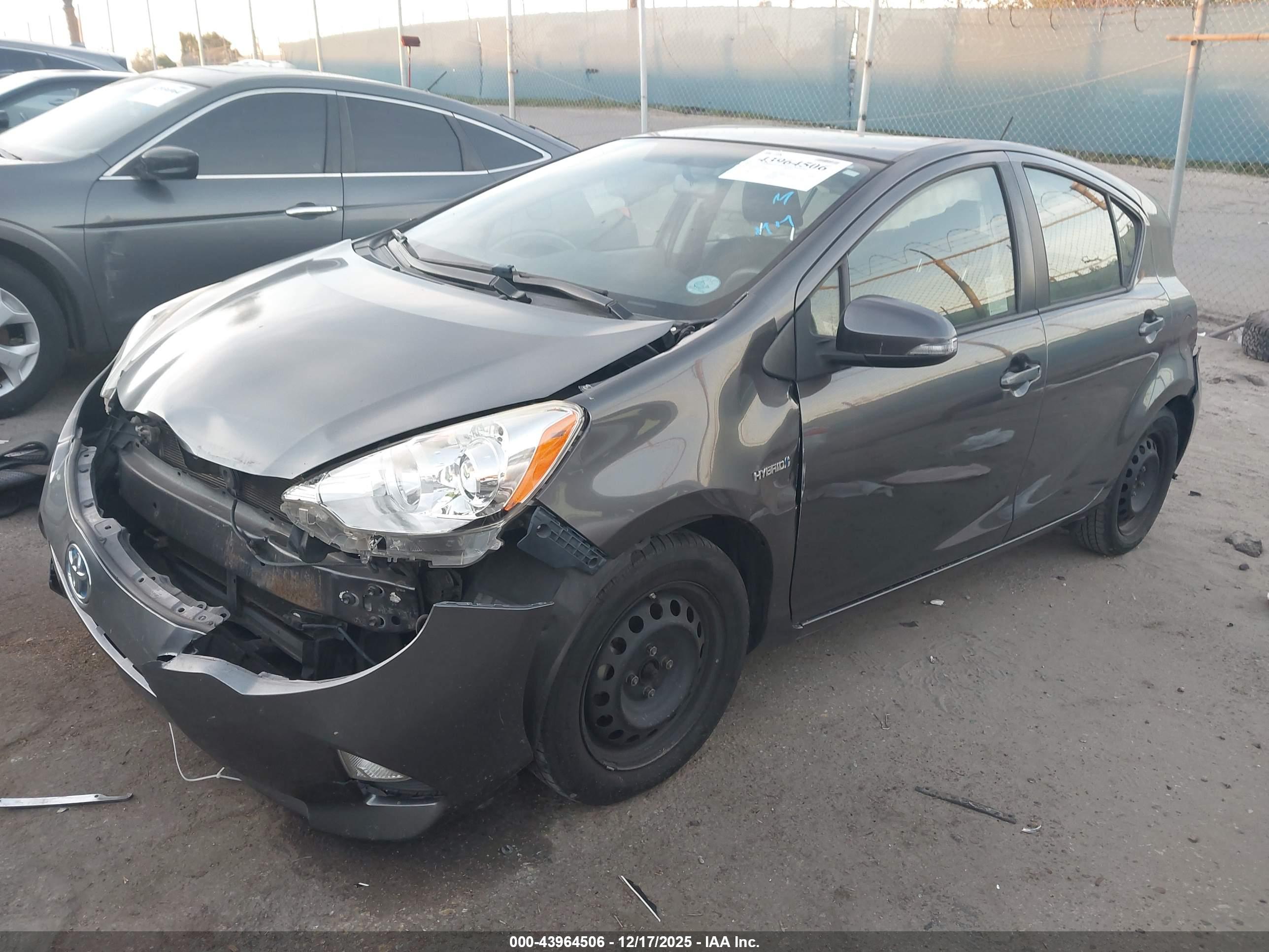 TOYOTA PRIUS image 2