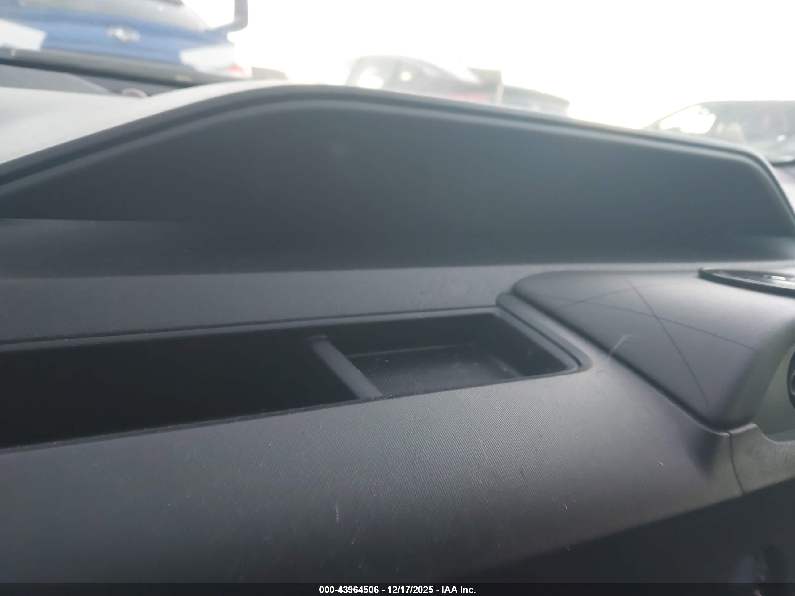 TOYOTA PRIUS image 7