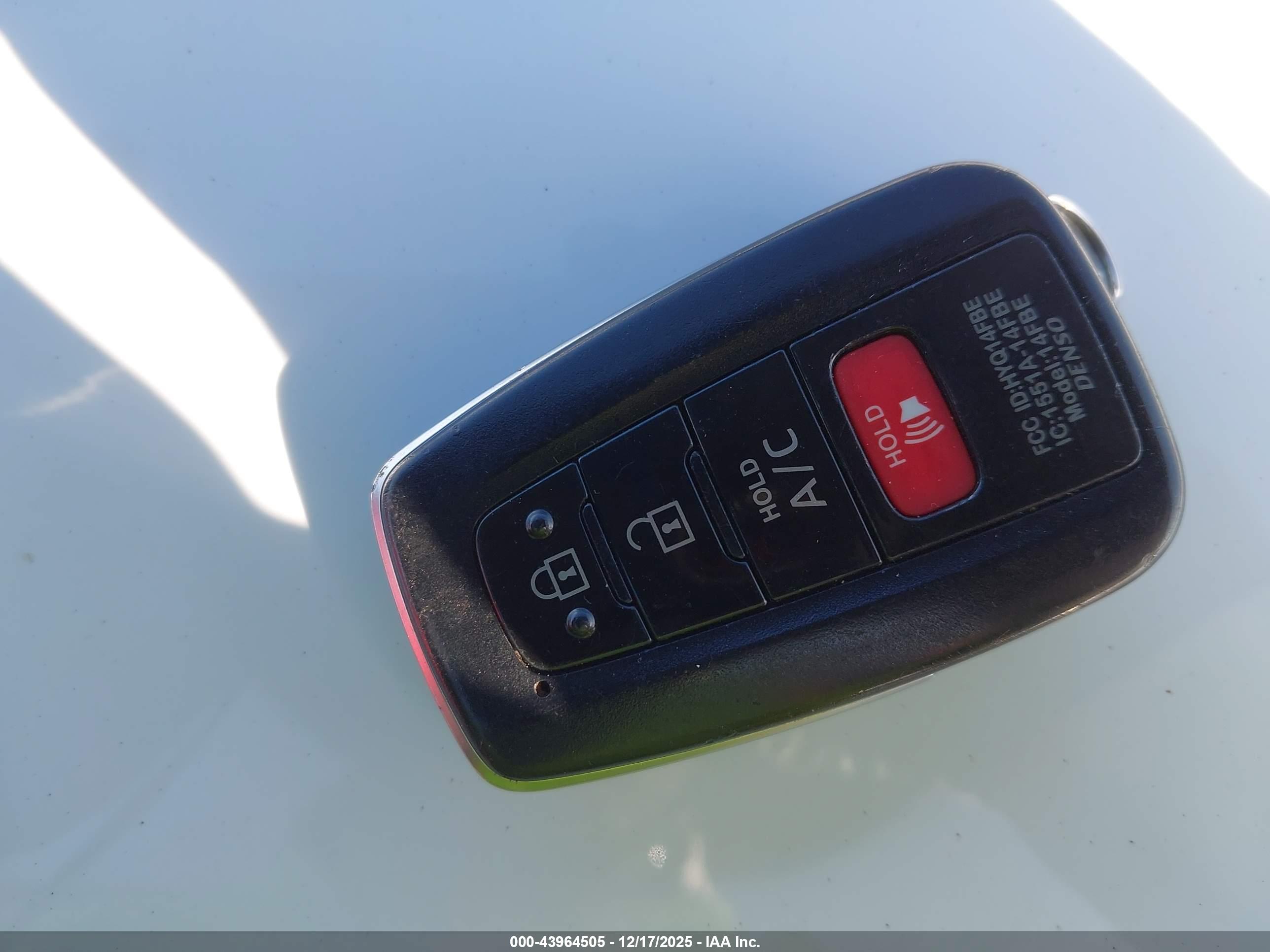 TOYOTA PRIUS image 11
