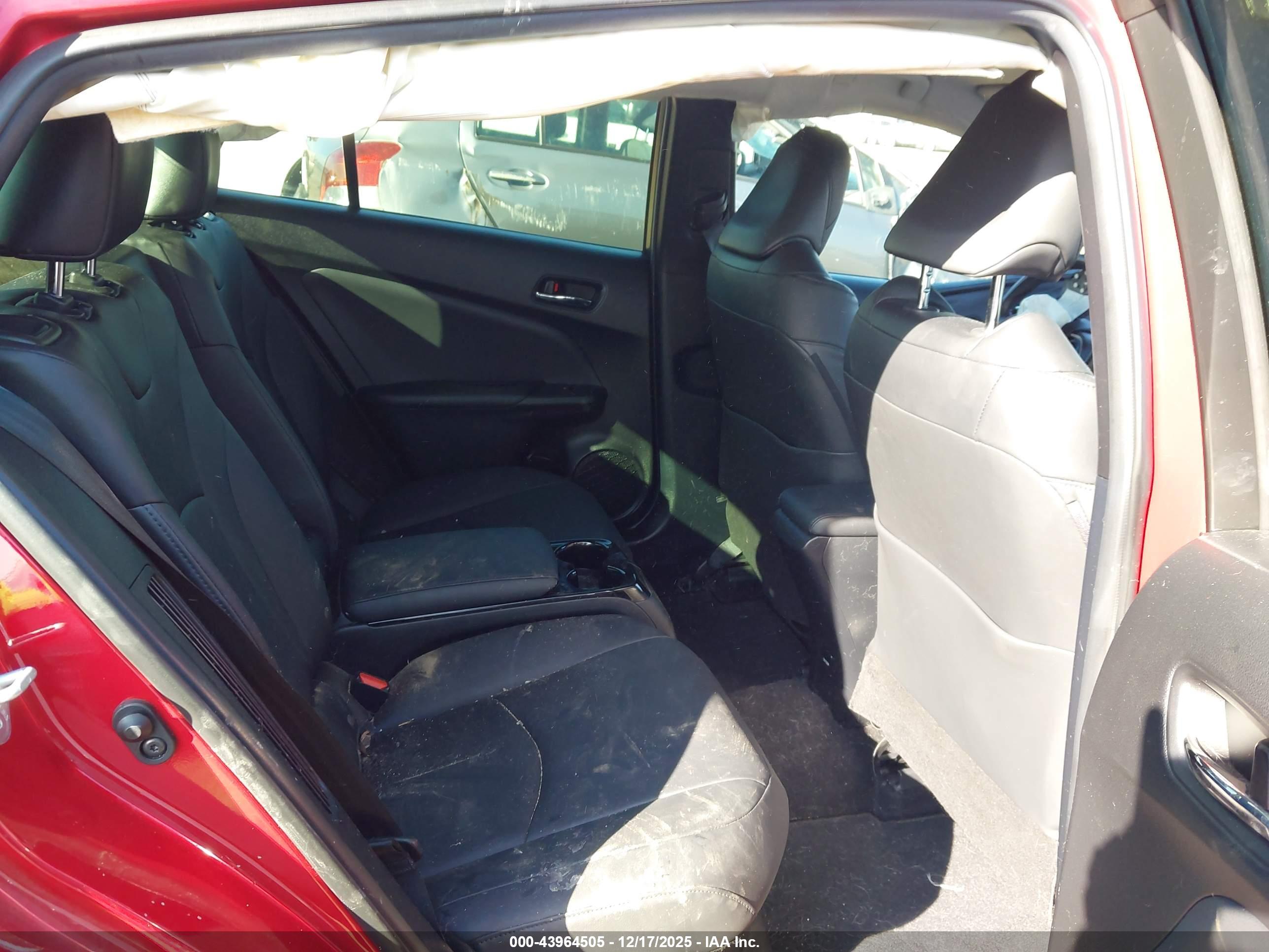 TOYOTA PRIUS image 8