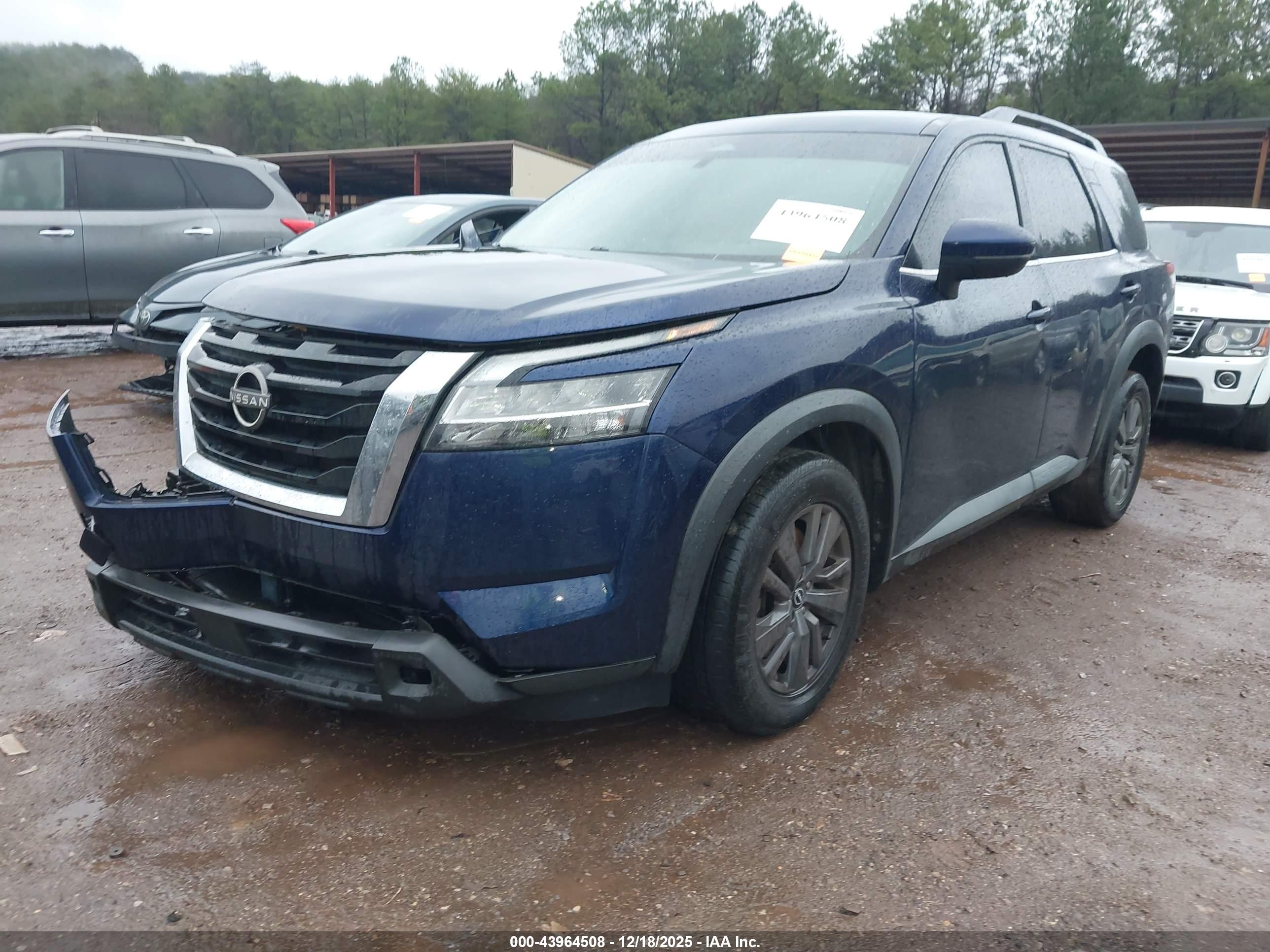 NISSAN PATHFINDER image 2