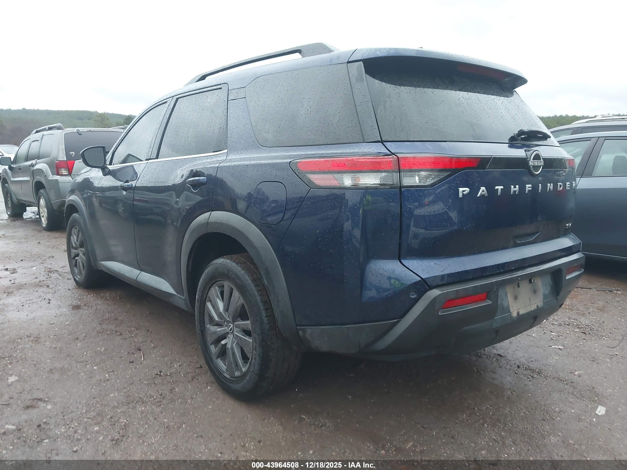NISSAN PATHFINDER image 3