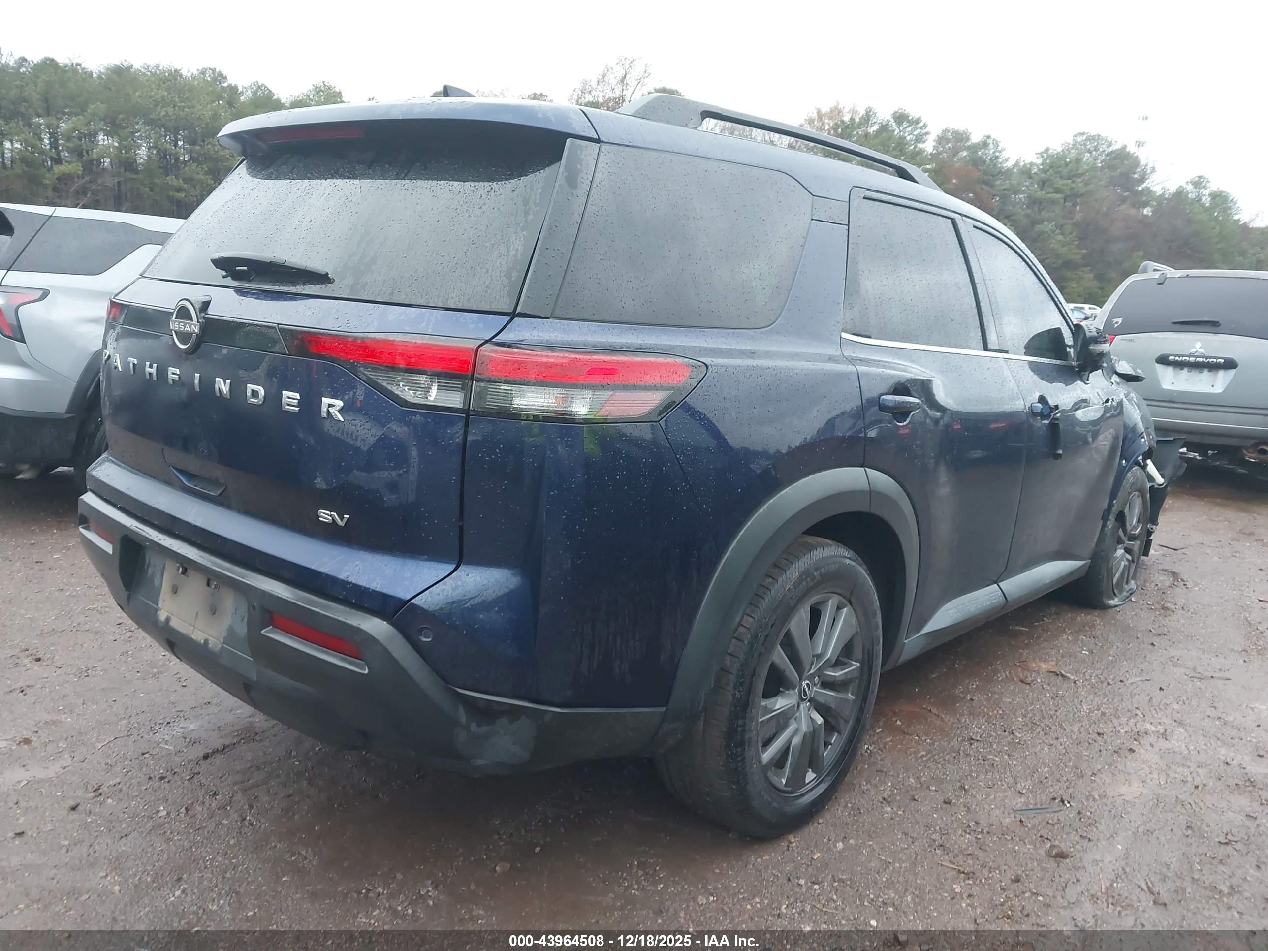 NISSAN PATHFINDER image 4