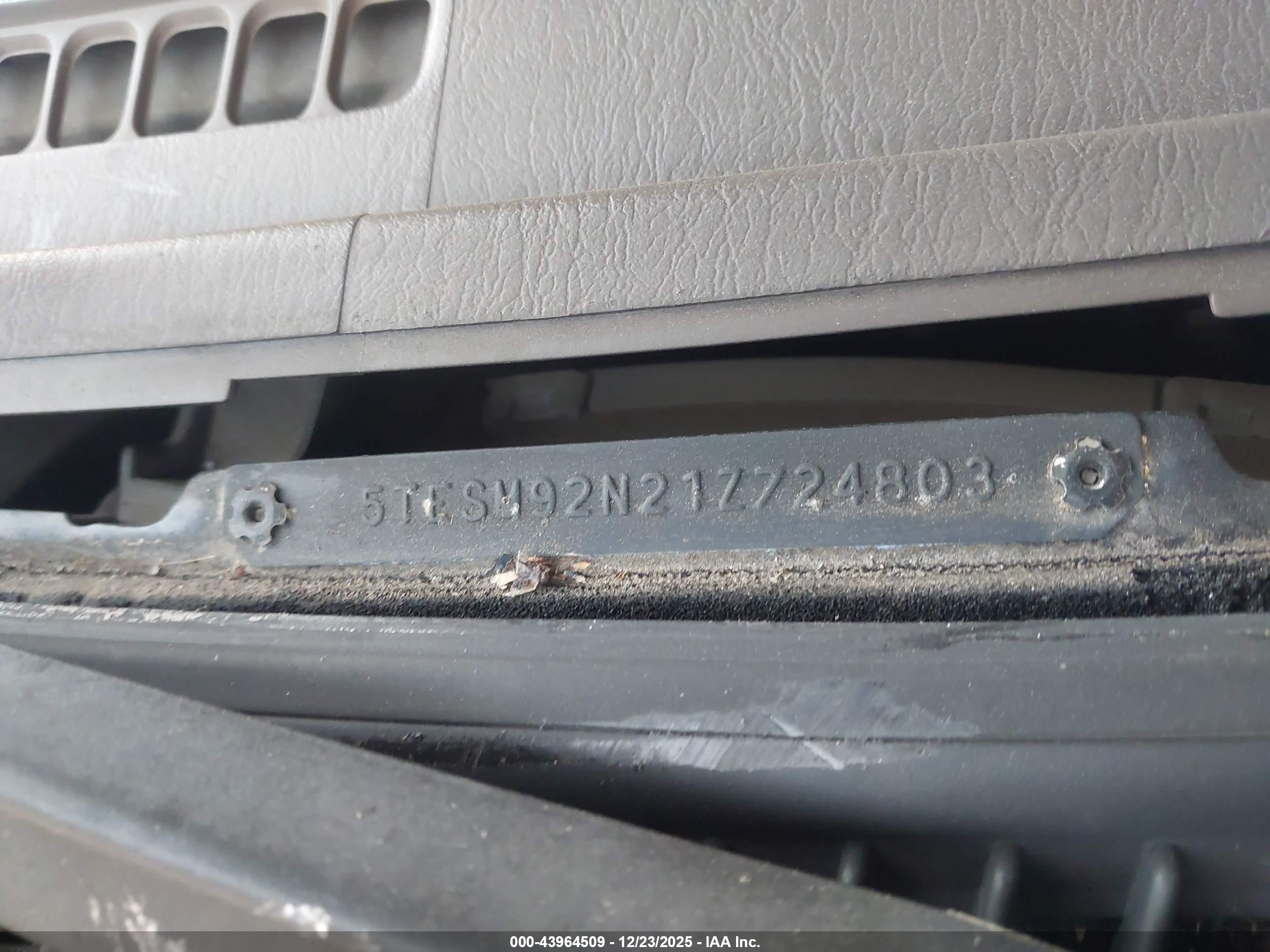 TOYOTA TACOMA image 9