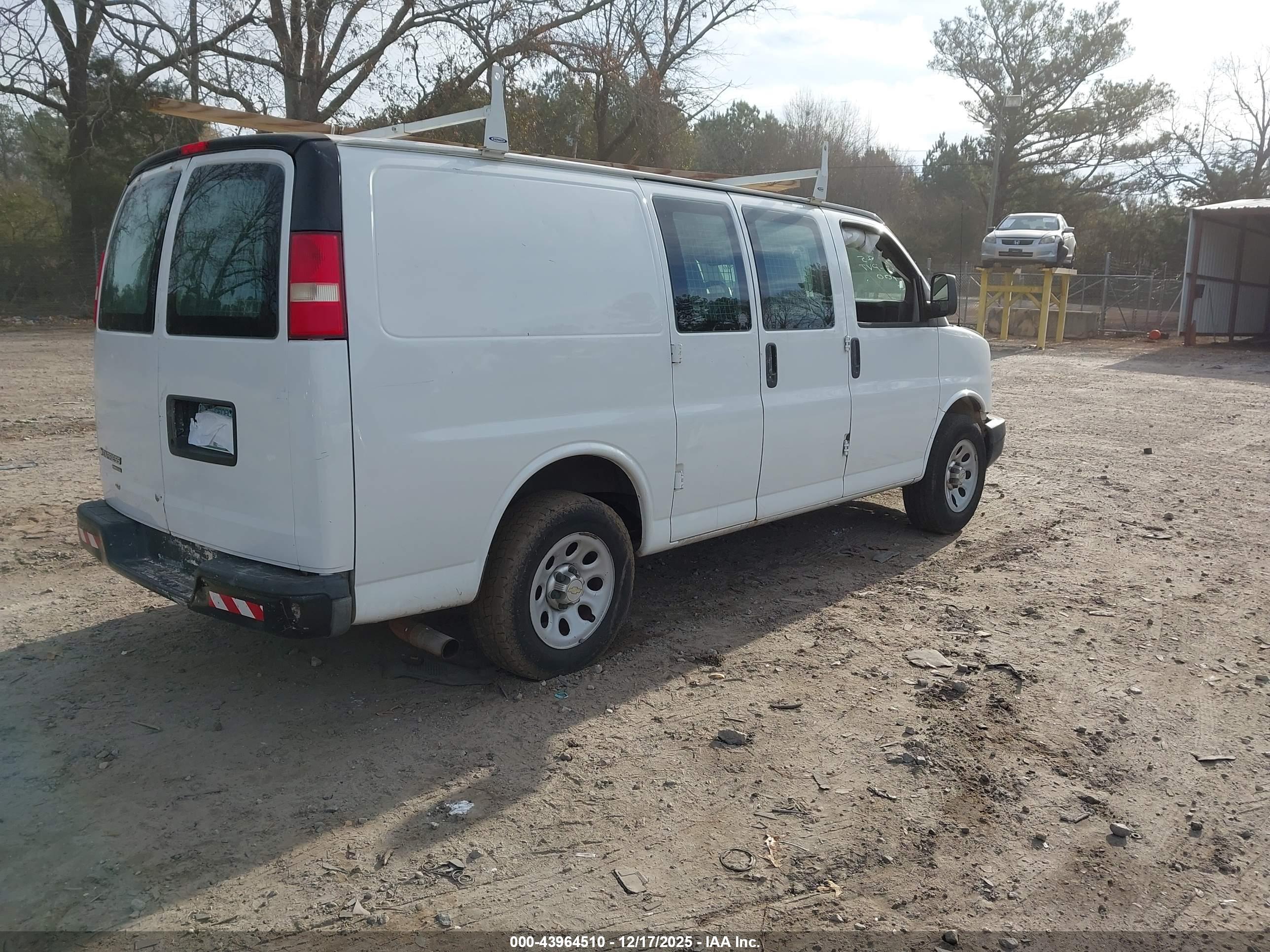 CHEVROLET EXPRESS image 4