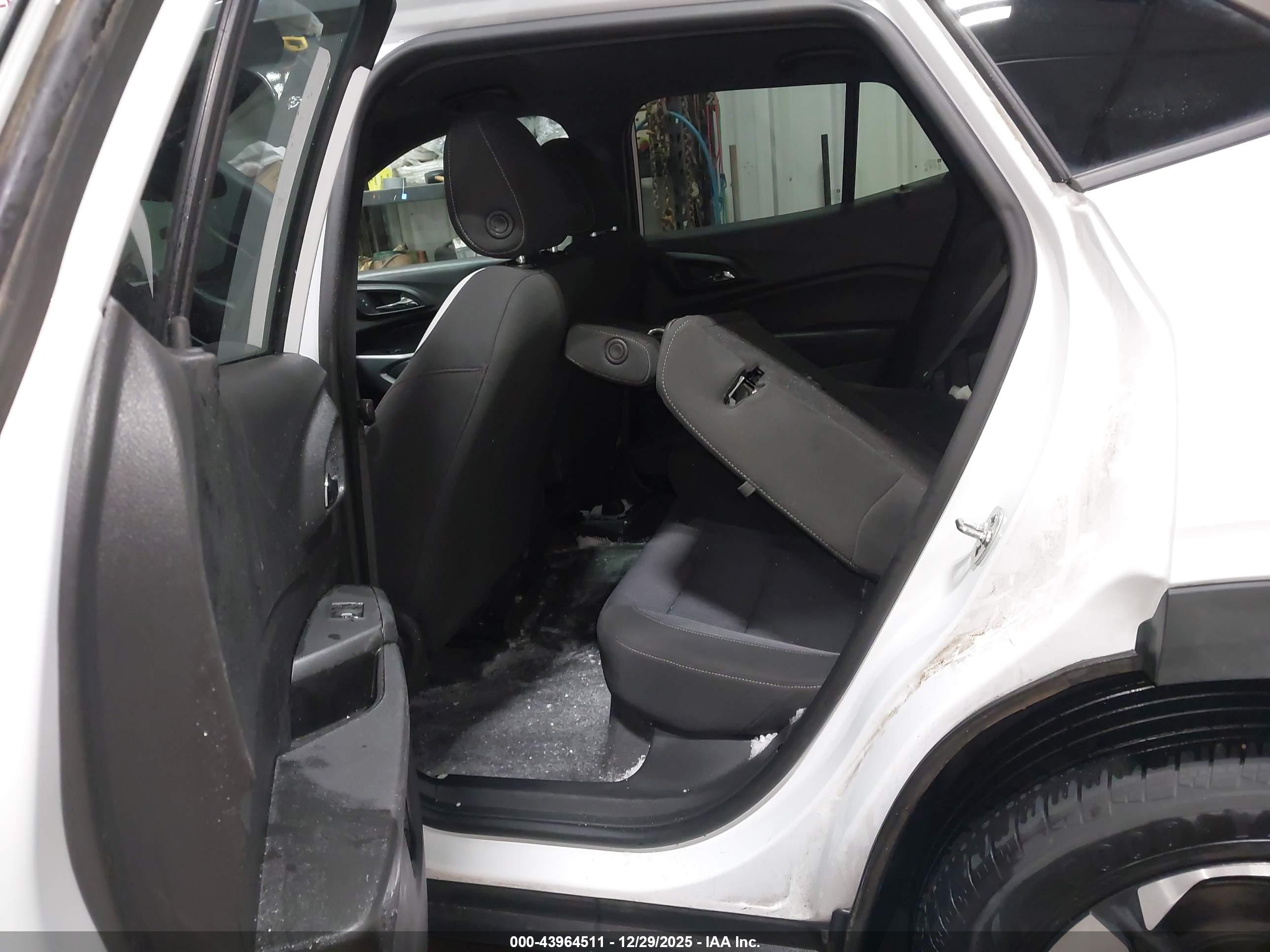 CHEVROLET TRAX image 8
