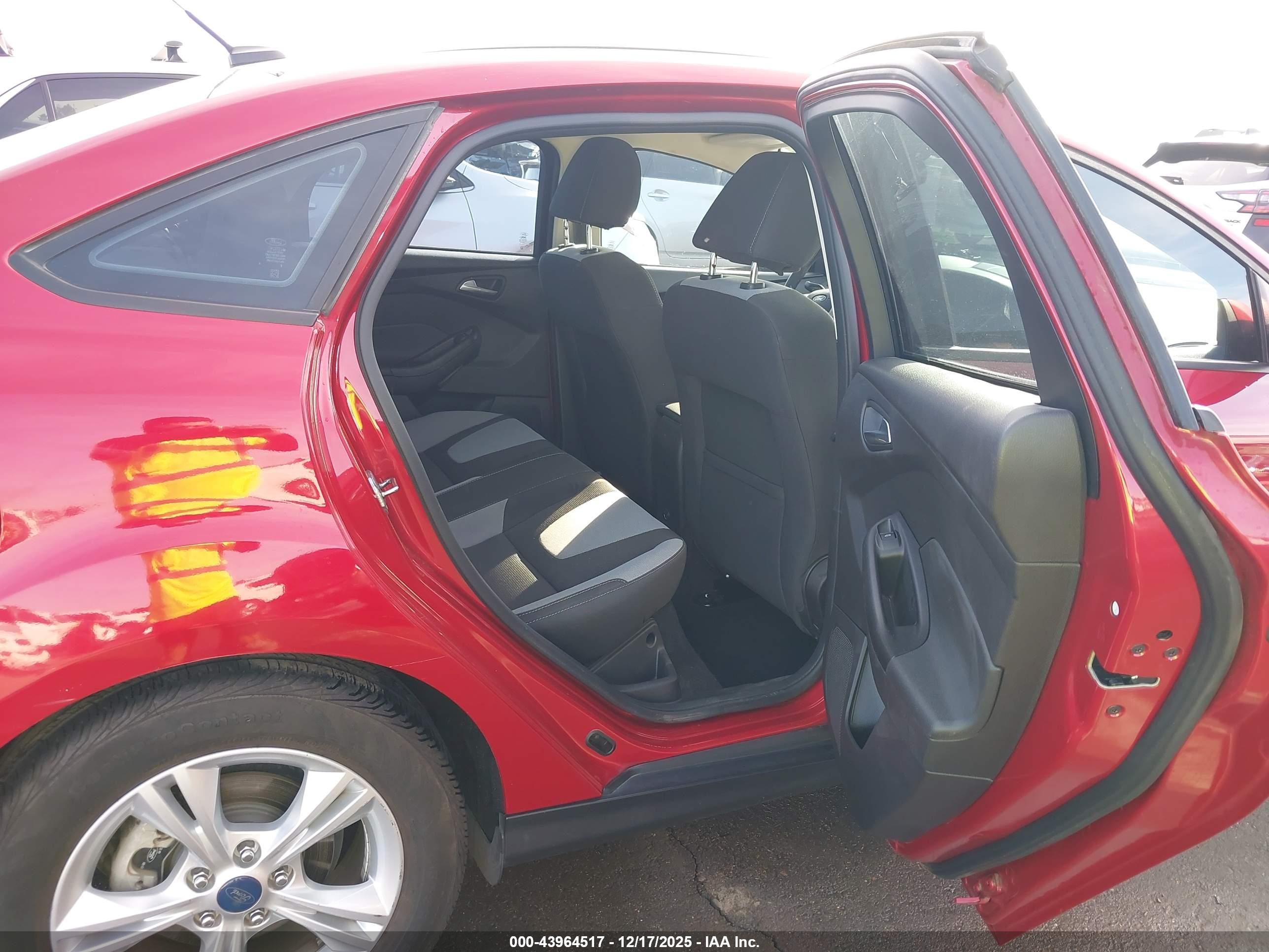 FORD FOCUS image 8