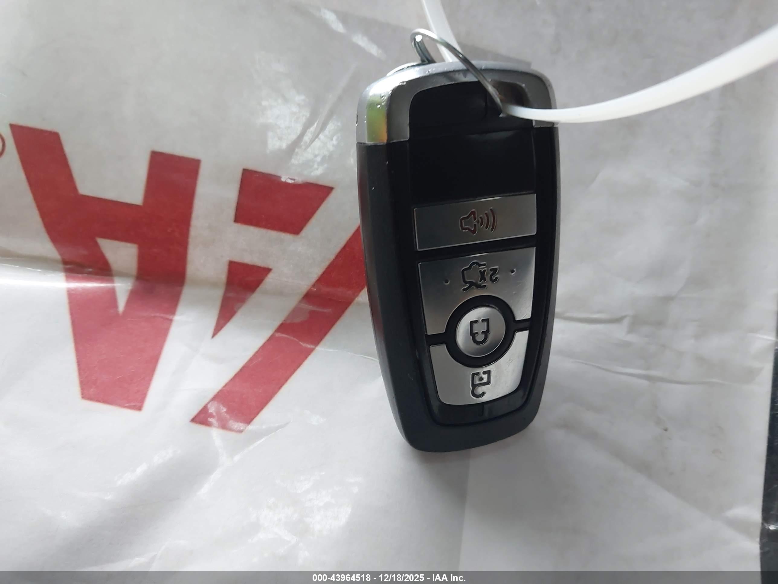 FORD FUSION image 11