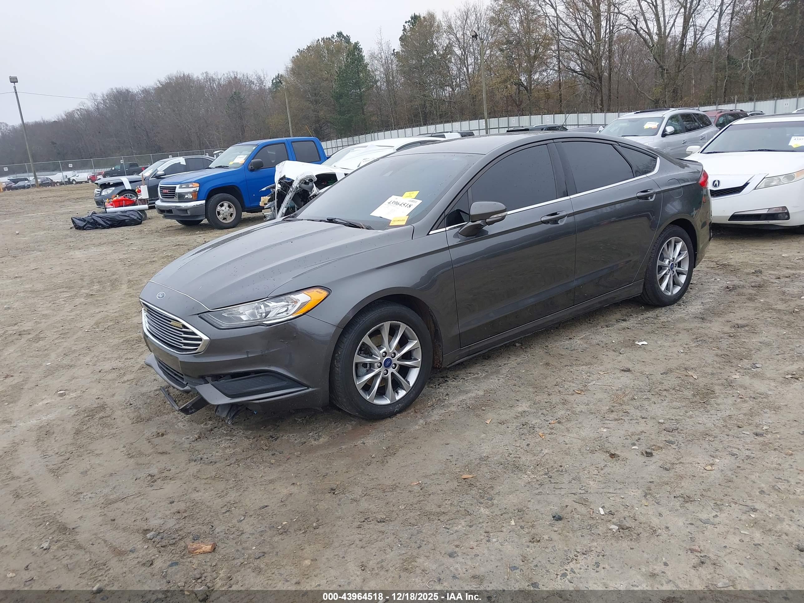 FORD FUSION image 2