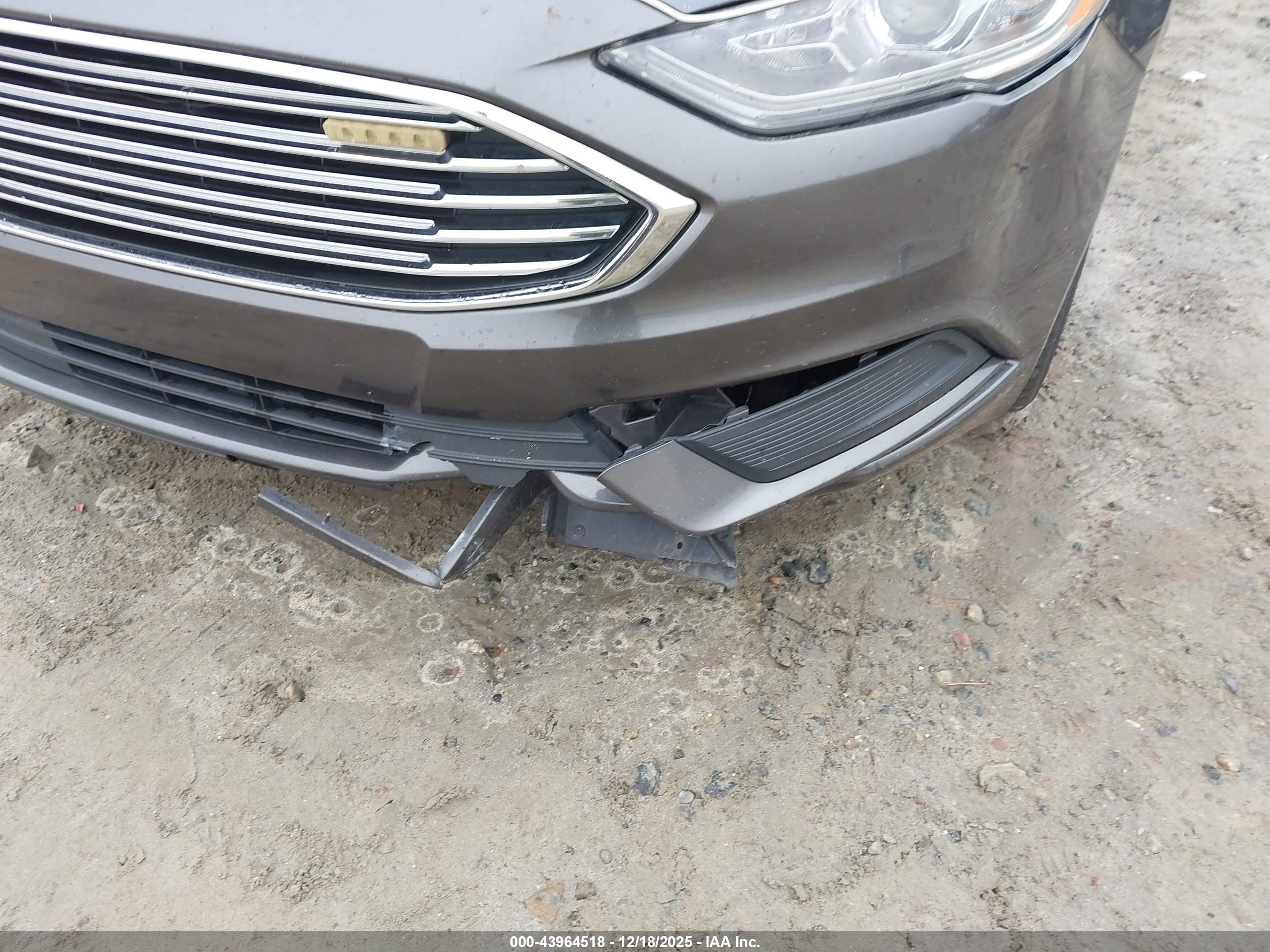 FORD FUSION image 6