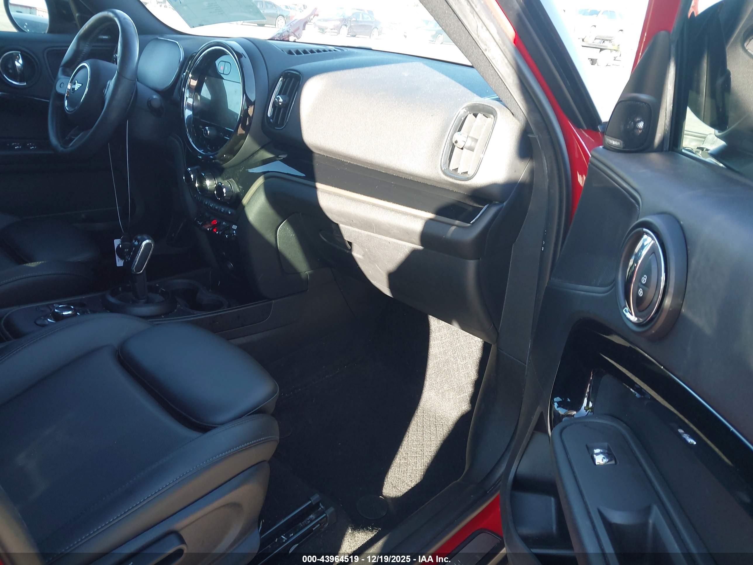 MINI COUNTRYMAN image 5