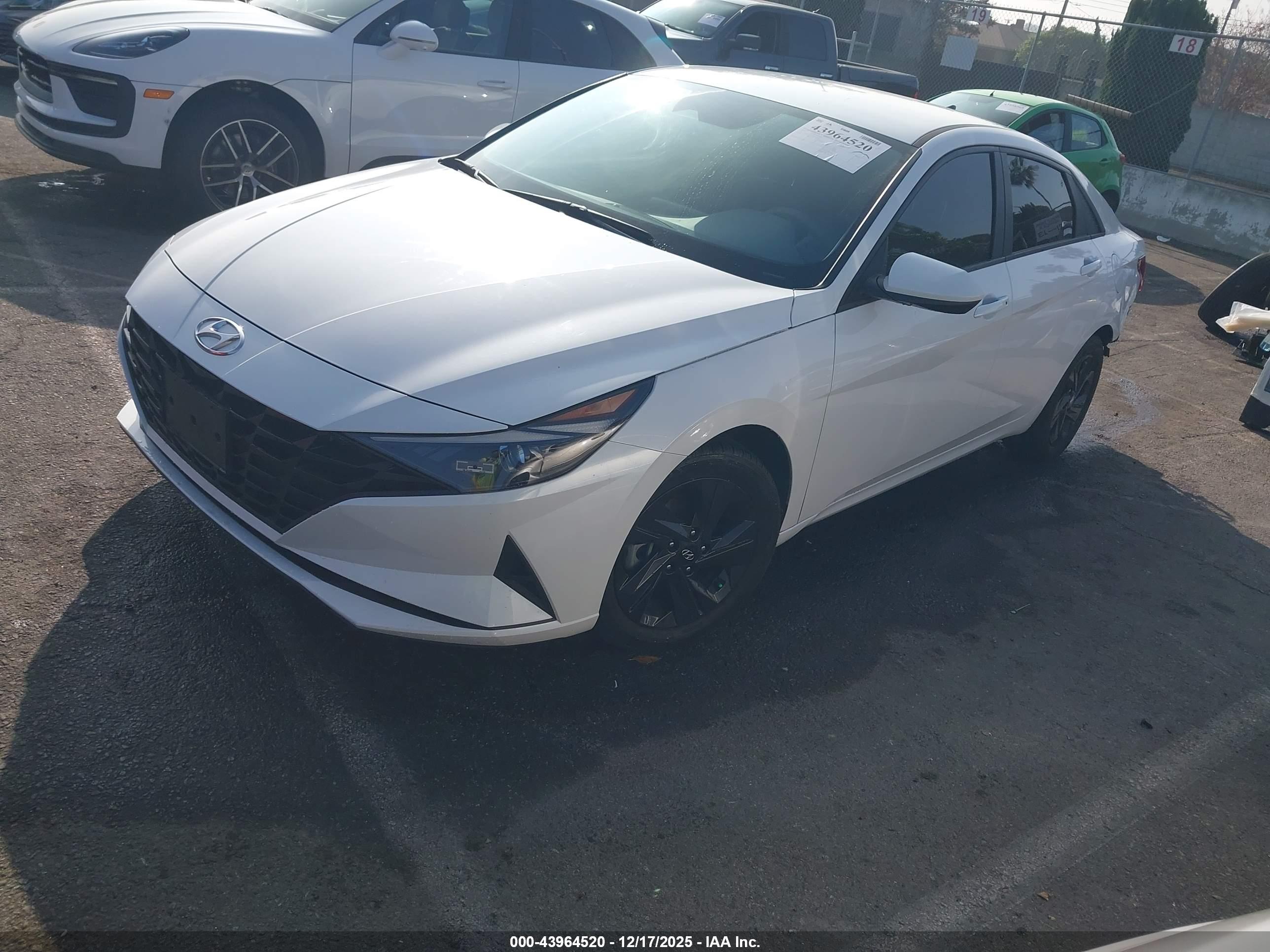 HYUNDAI ELANTRA image 2