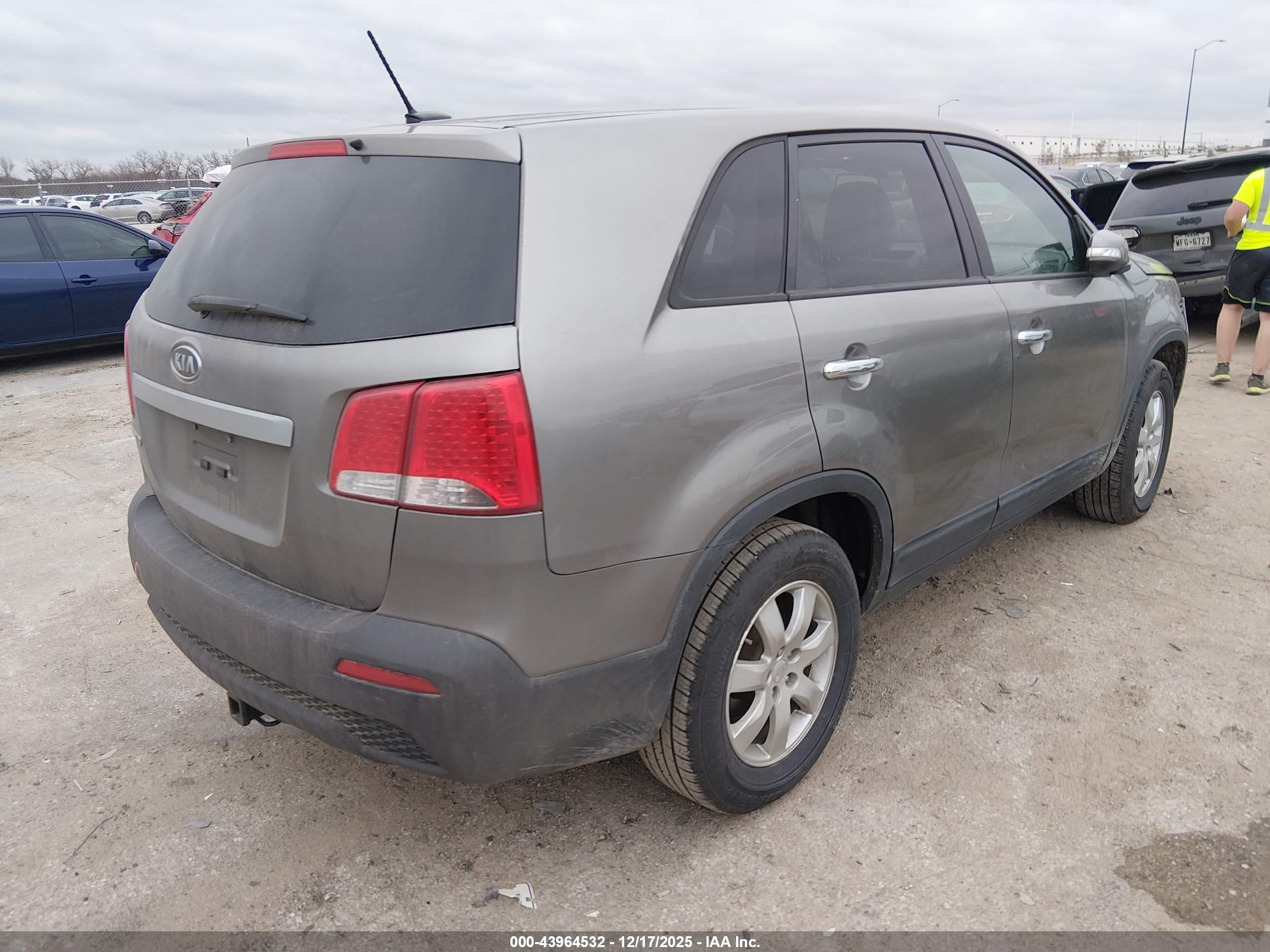KIA SORENTO image 4