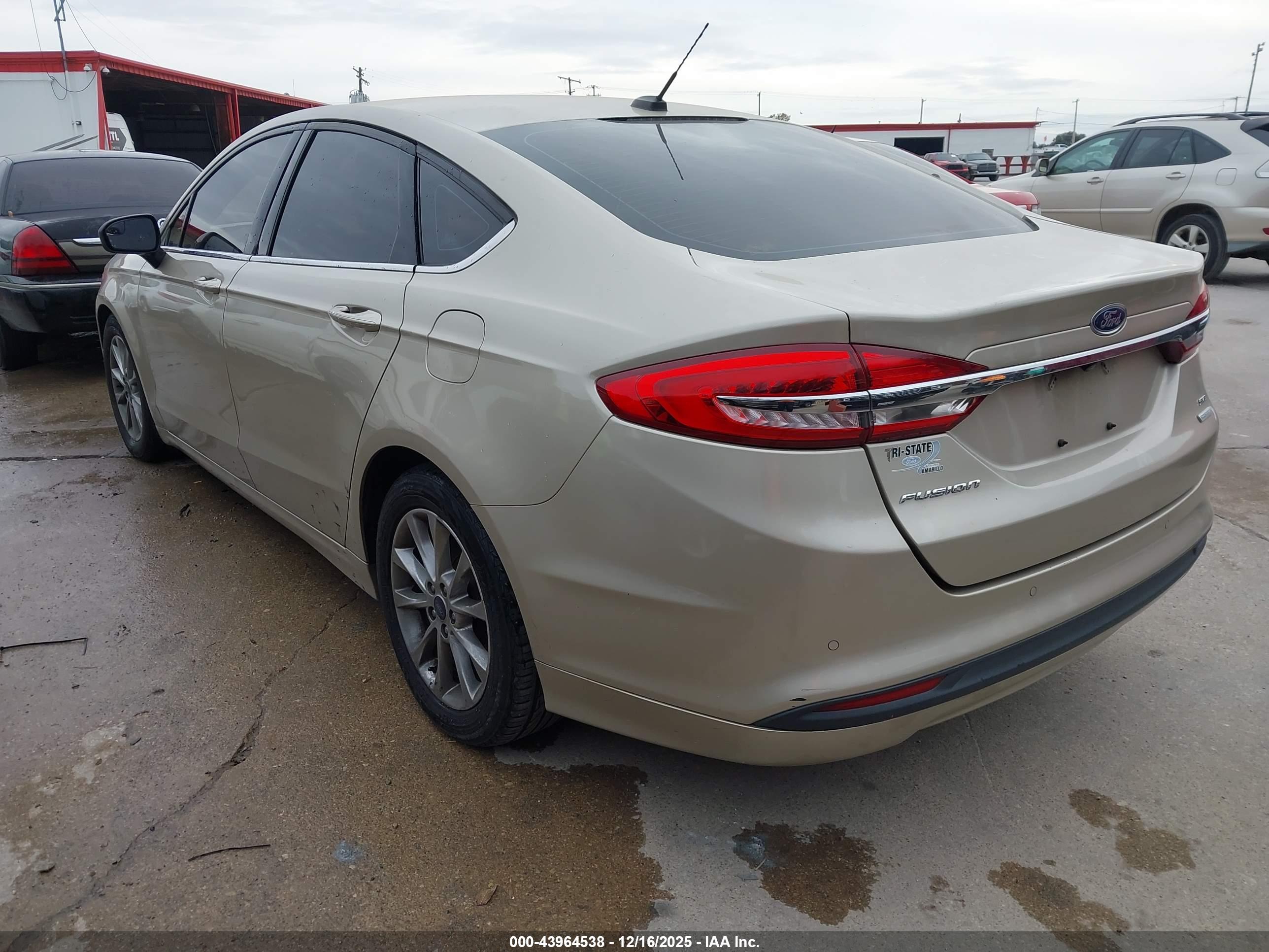 FORD FUSION image 3