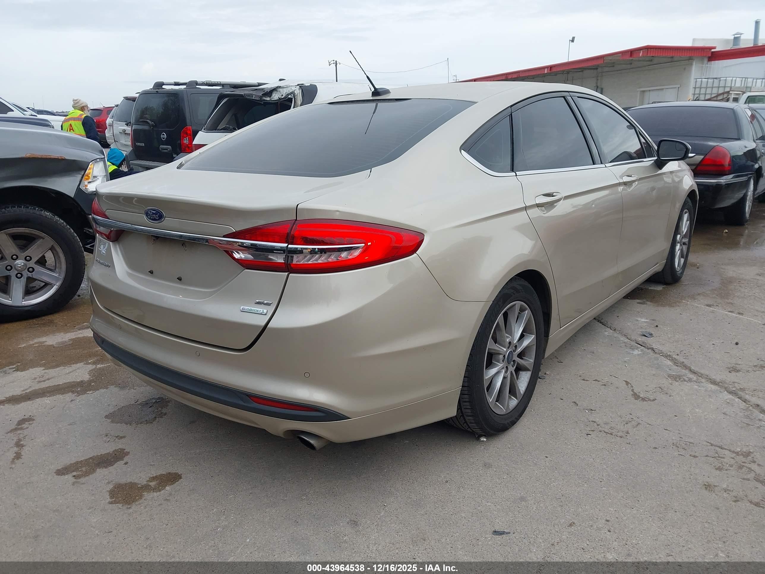 FORD FUSION image 4
