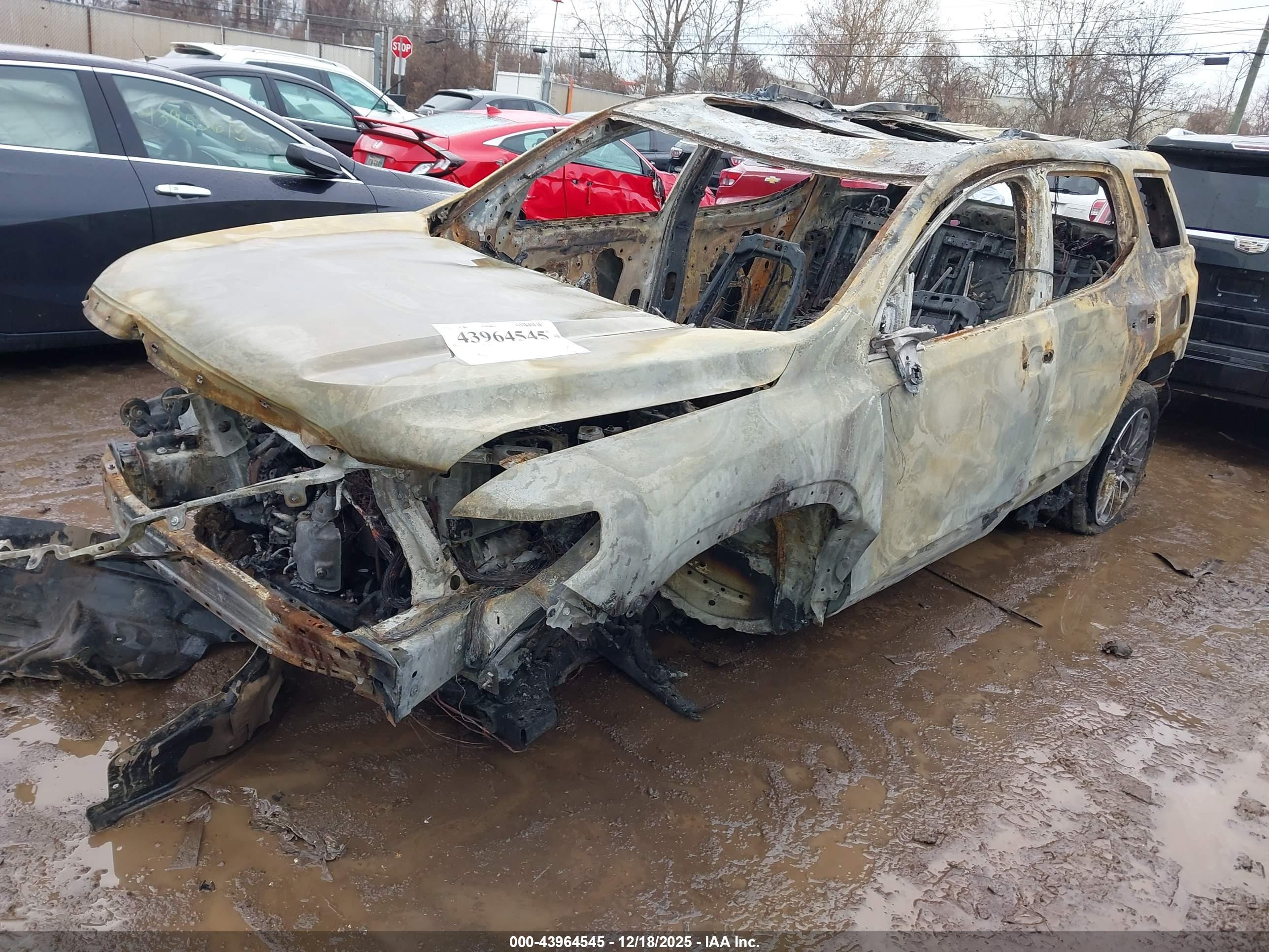 GMC ACADIA image 2