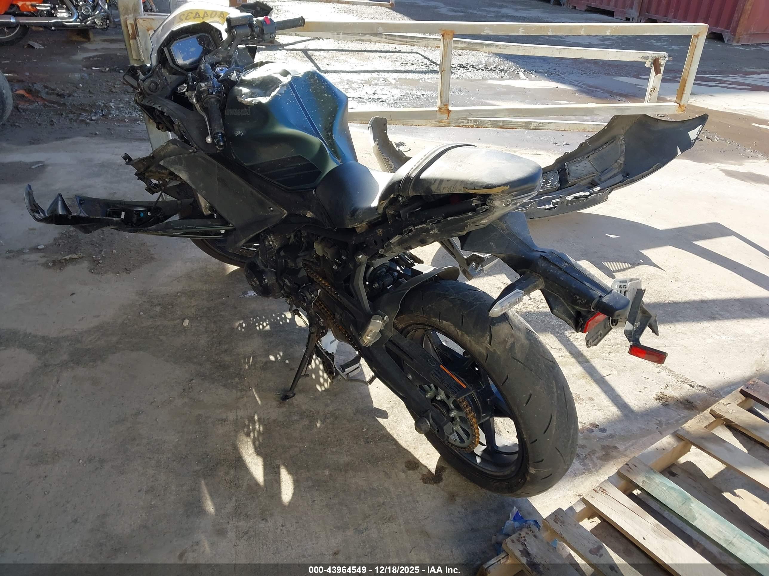 KAWASAKI EX650 image 3