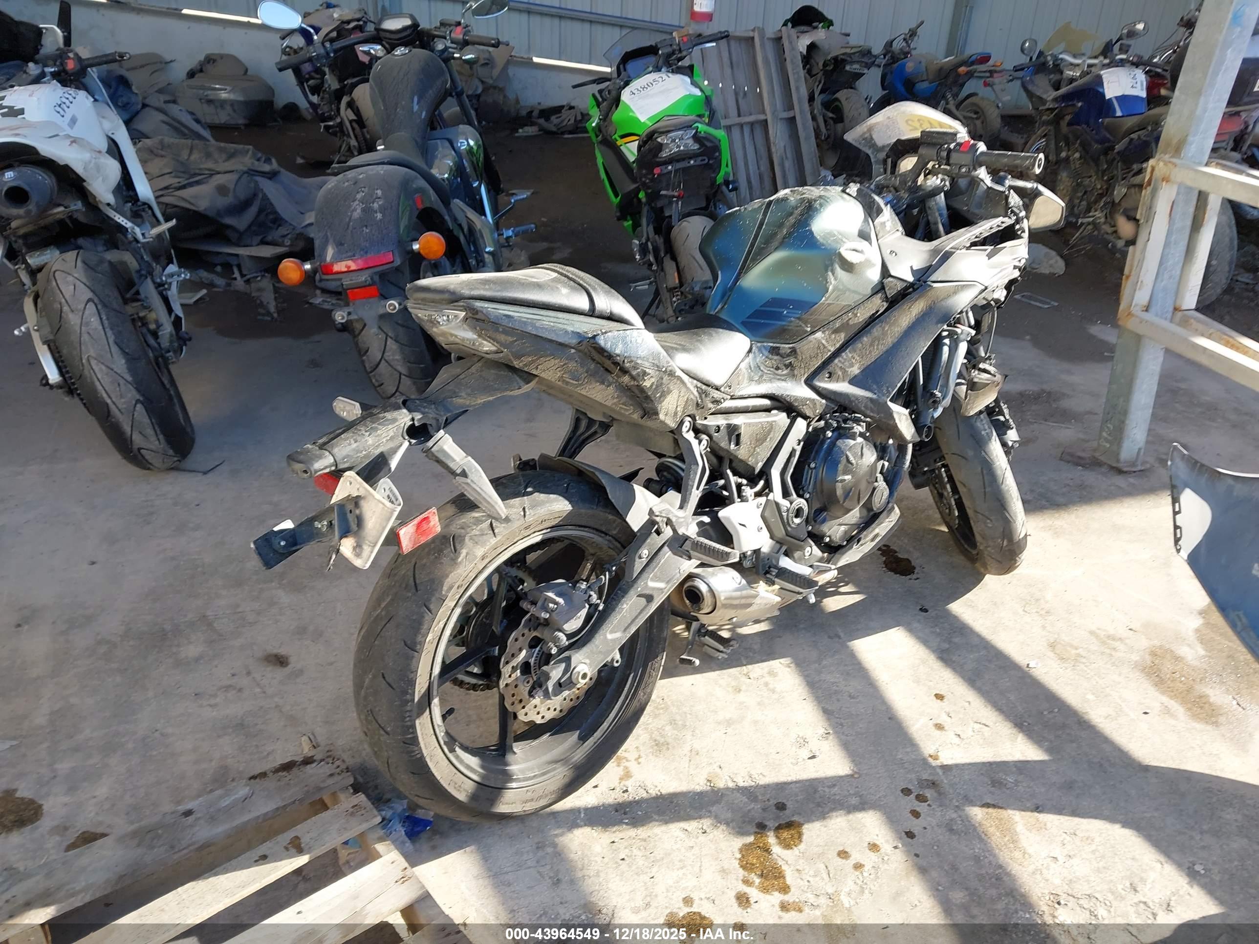 KAWASAKI EX650 image 4