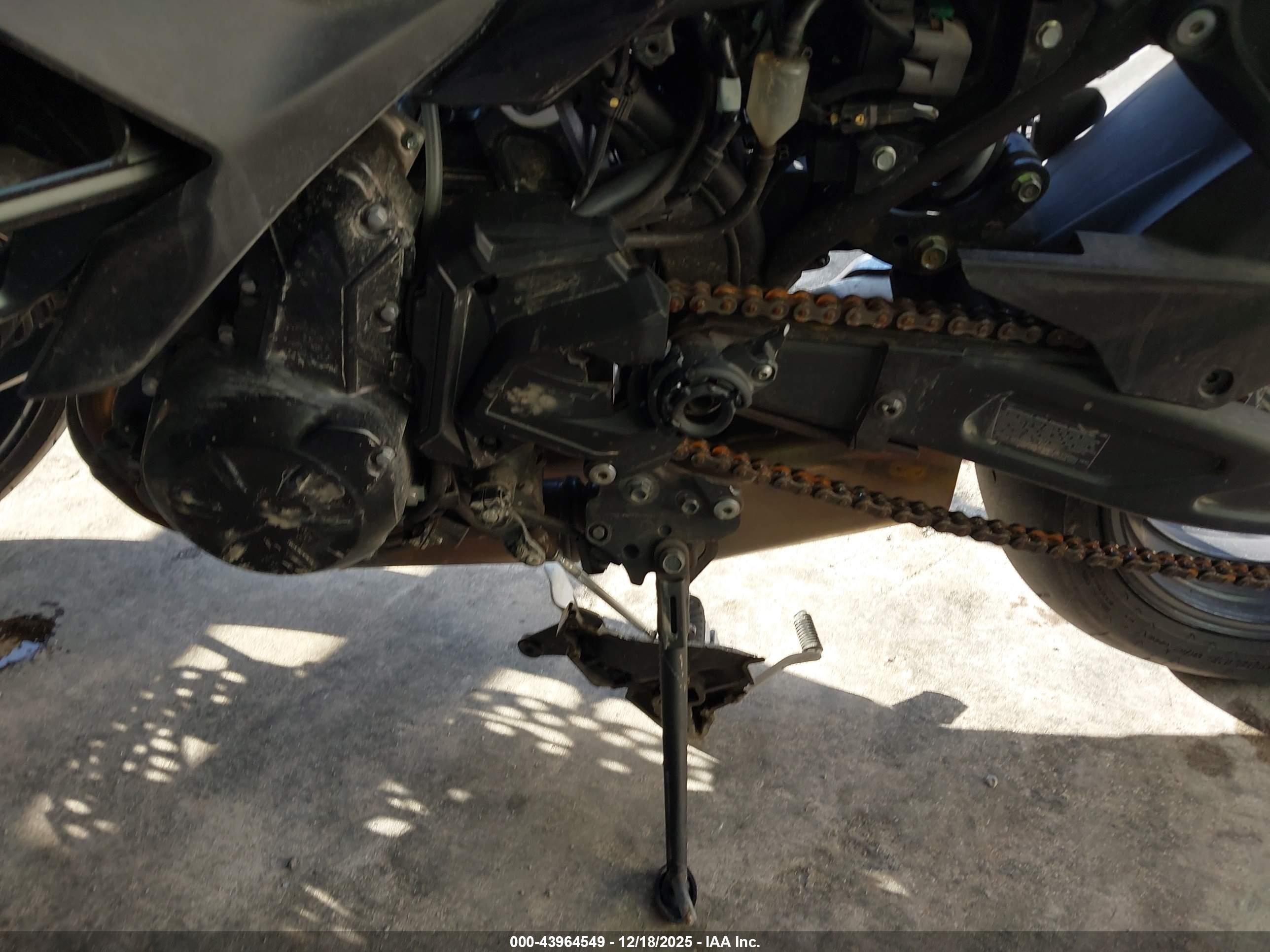 KAWASAKI EX650 image 9