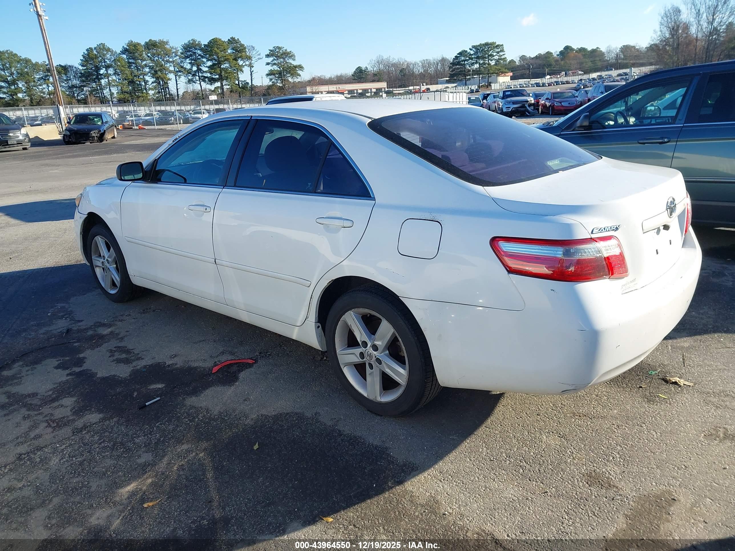 TOYOTA CAMRY image 3