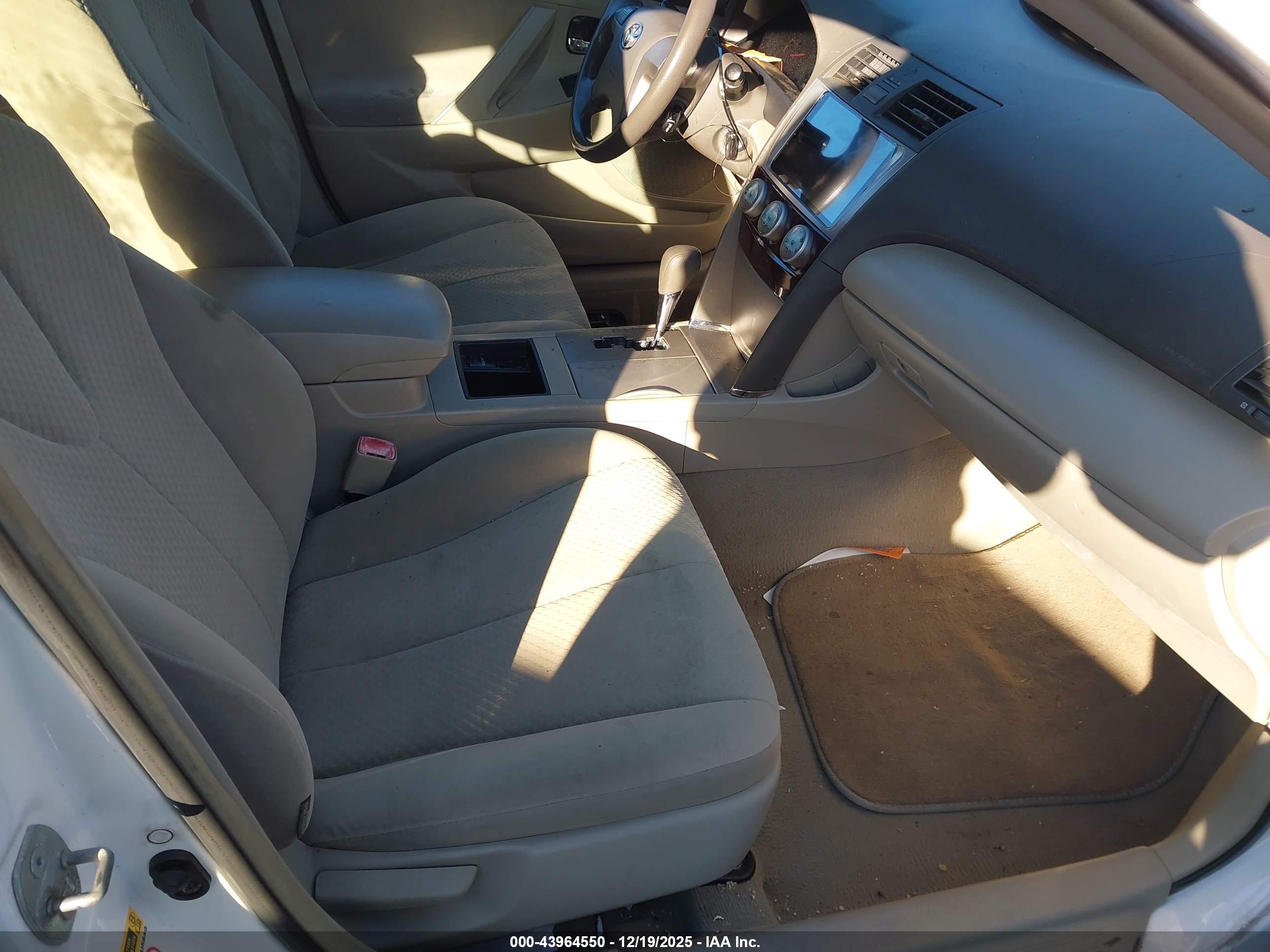 TOYOTA CAMRY image 5