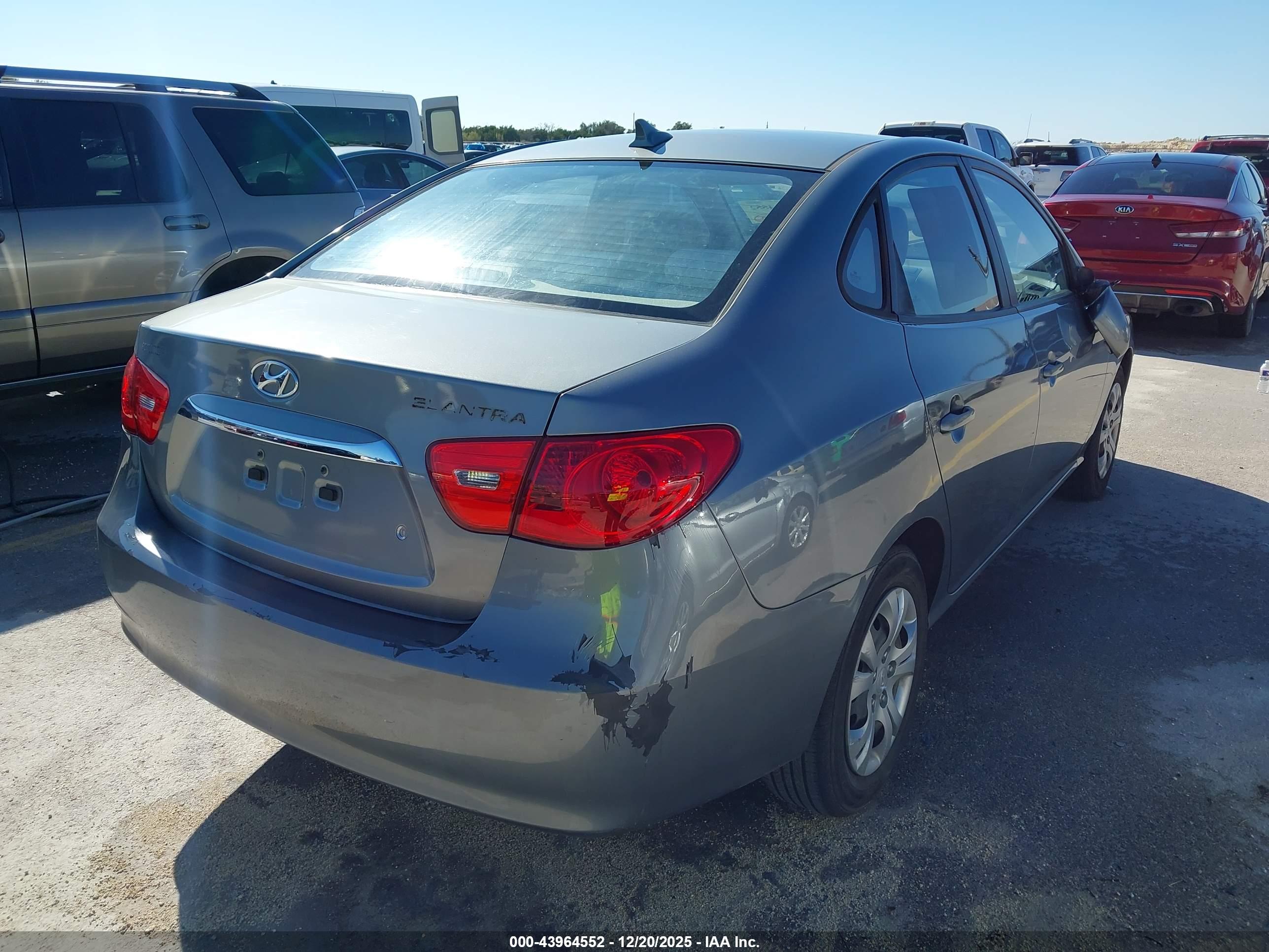 HYUNDAI ELANTRA image 4