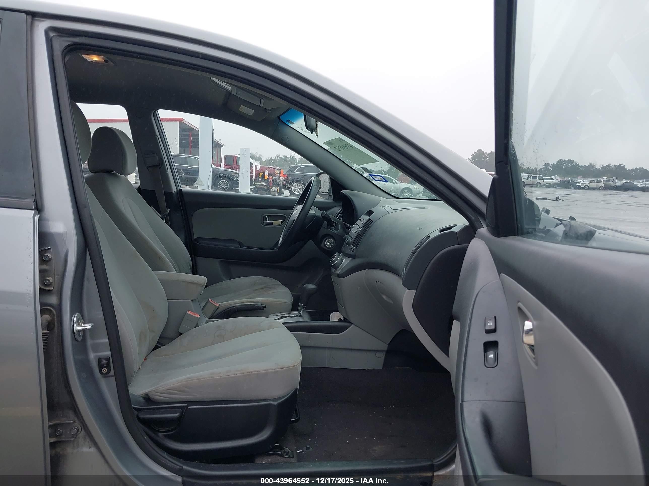 HYUNDAI ELANTRA image 5