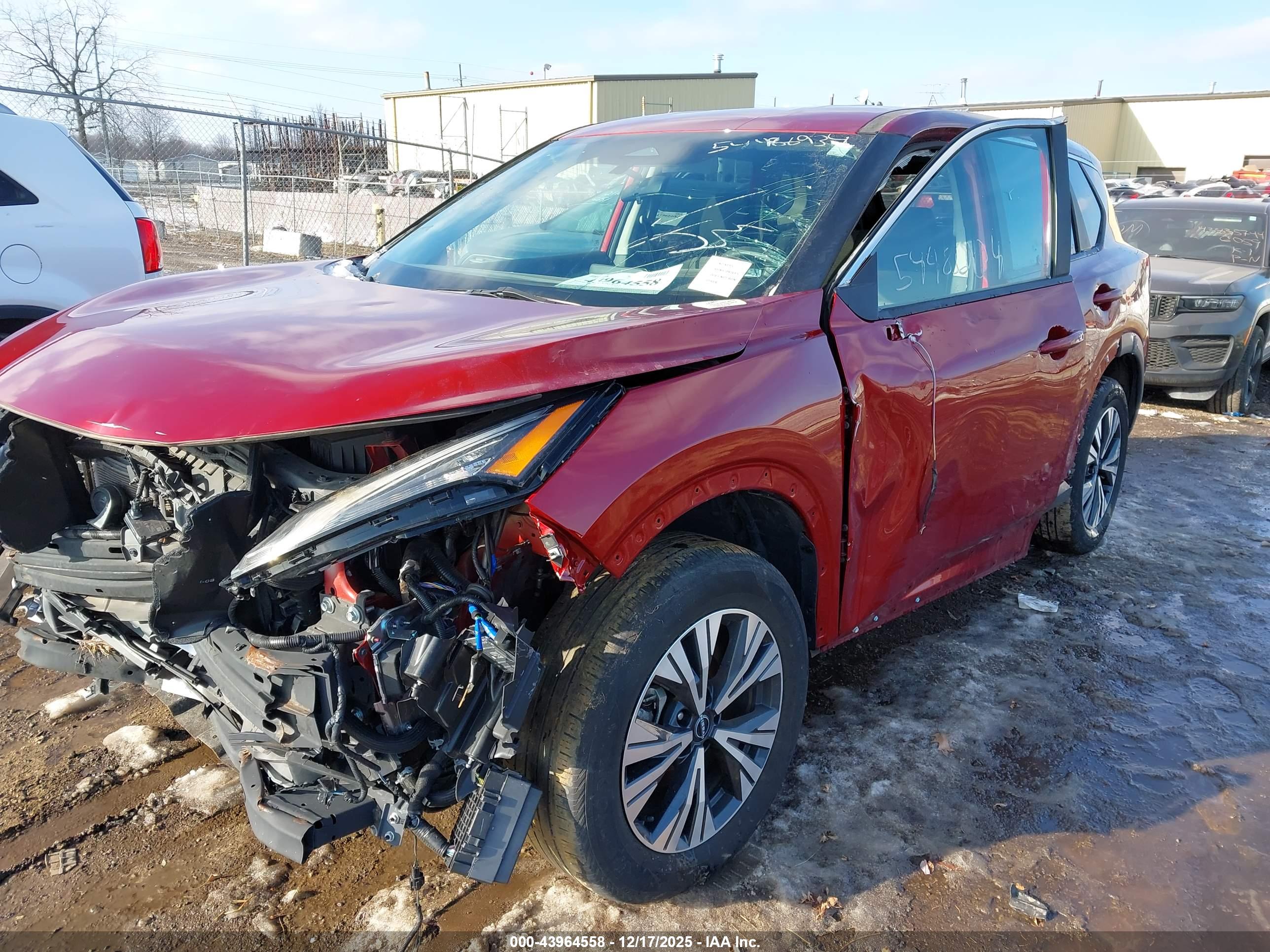 NISSAN ROGUE image 2