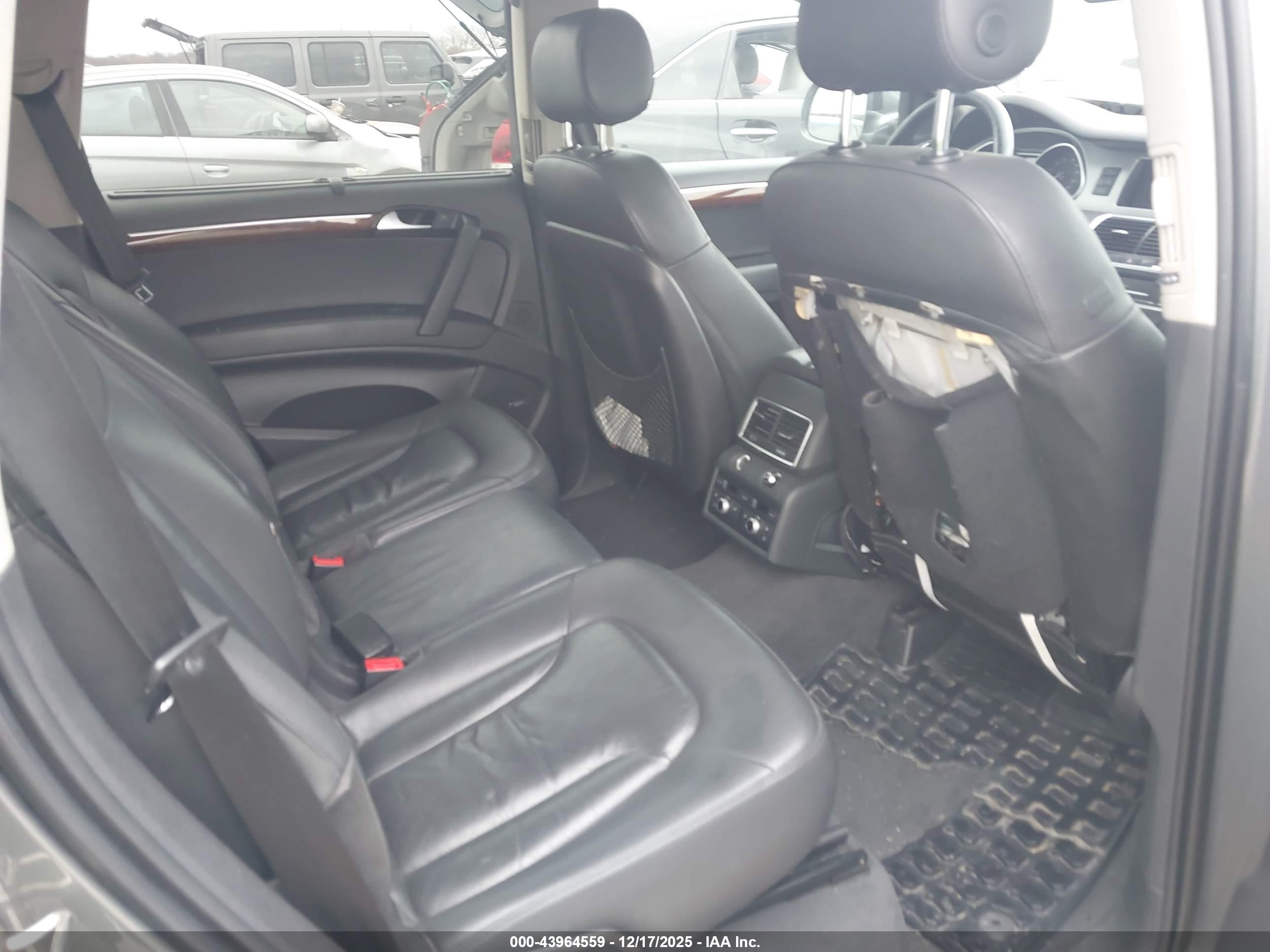 AUDI Q7 image 8