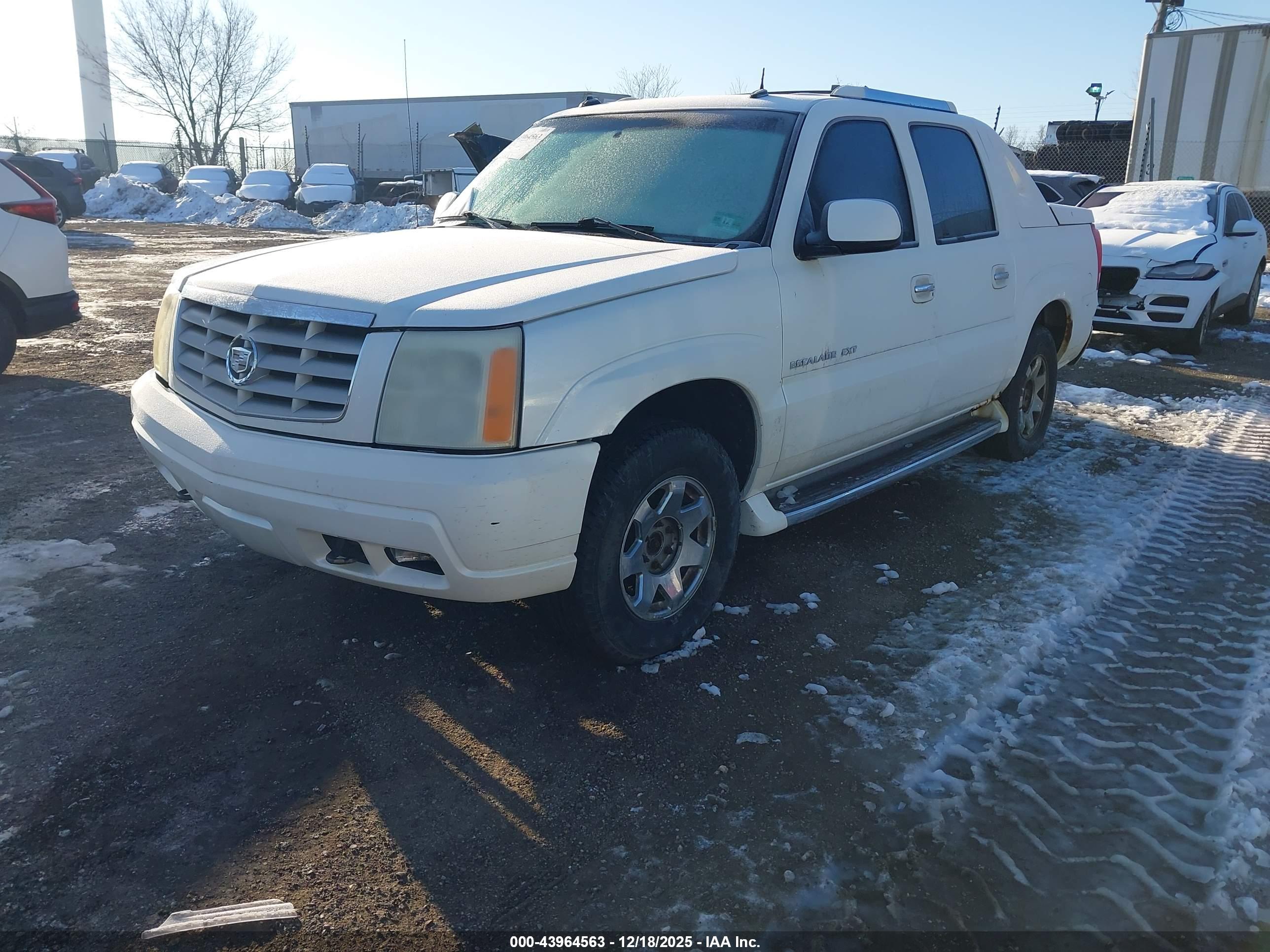 CADILLAC ESCALADE image 2