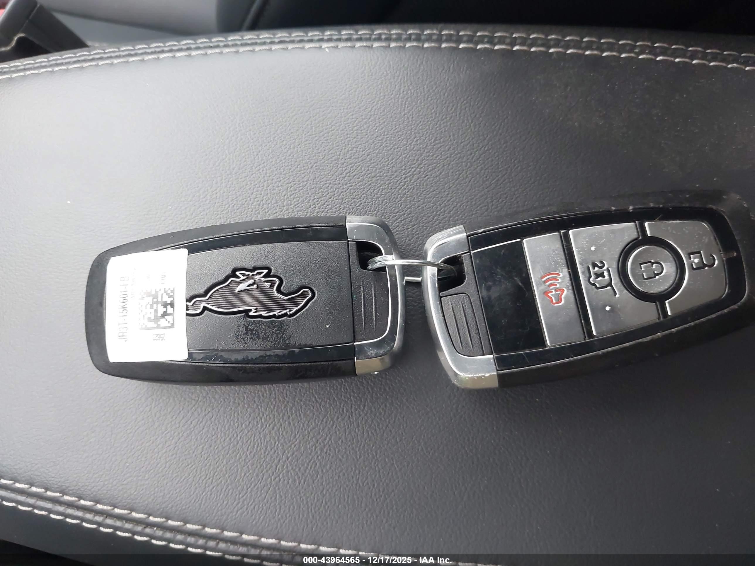 FORD MUSTANG image 11