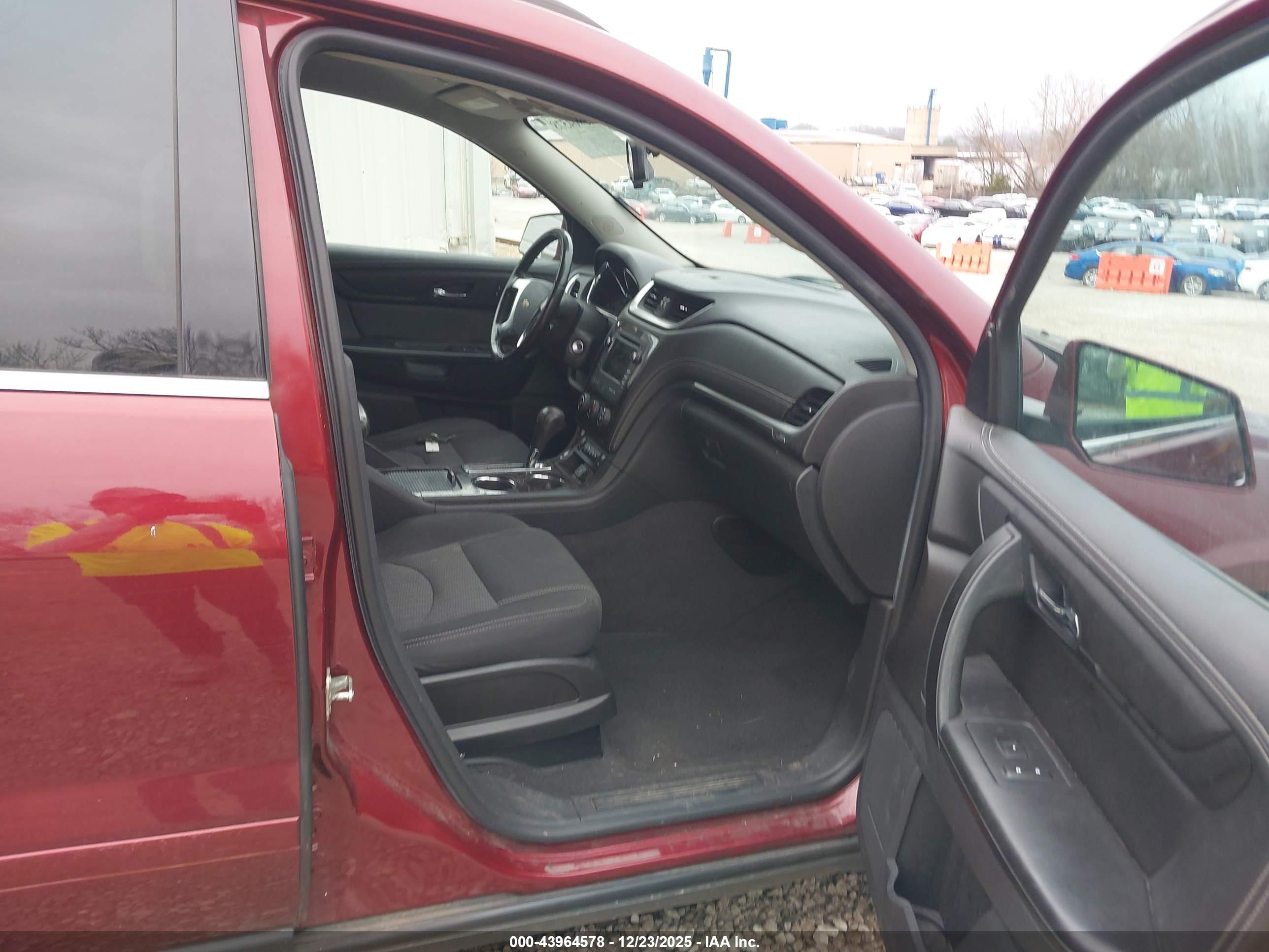 CHEVROLET TRAVERSE image 5