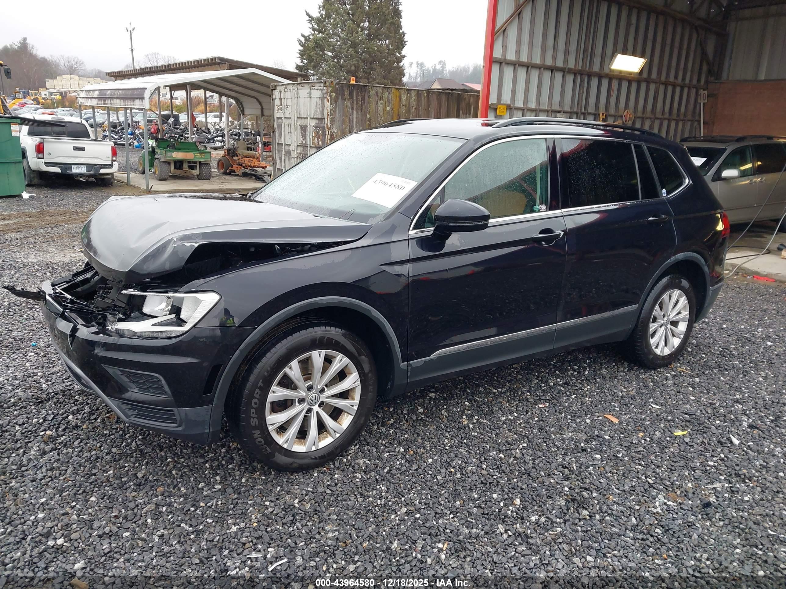VOLKSWAGEN TIGUAN image 2