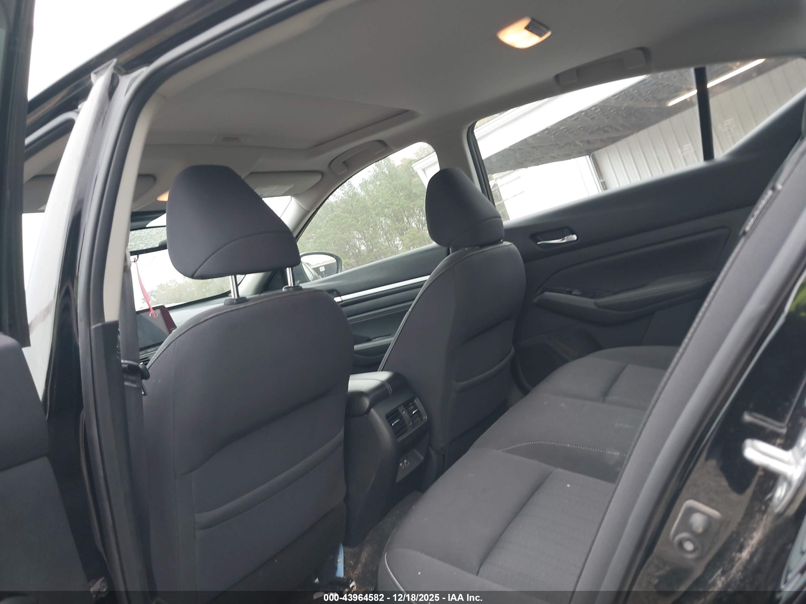NISSAN ALTIMA image 8