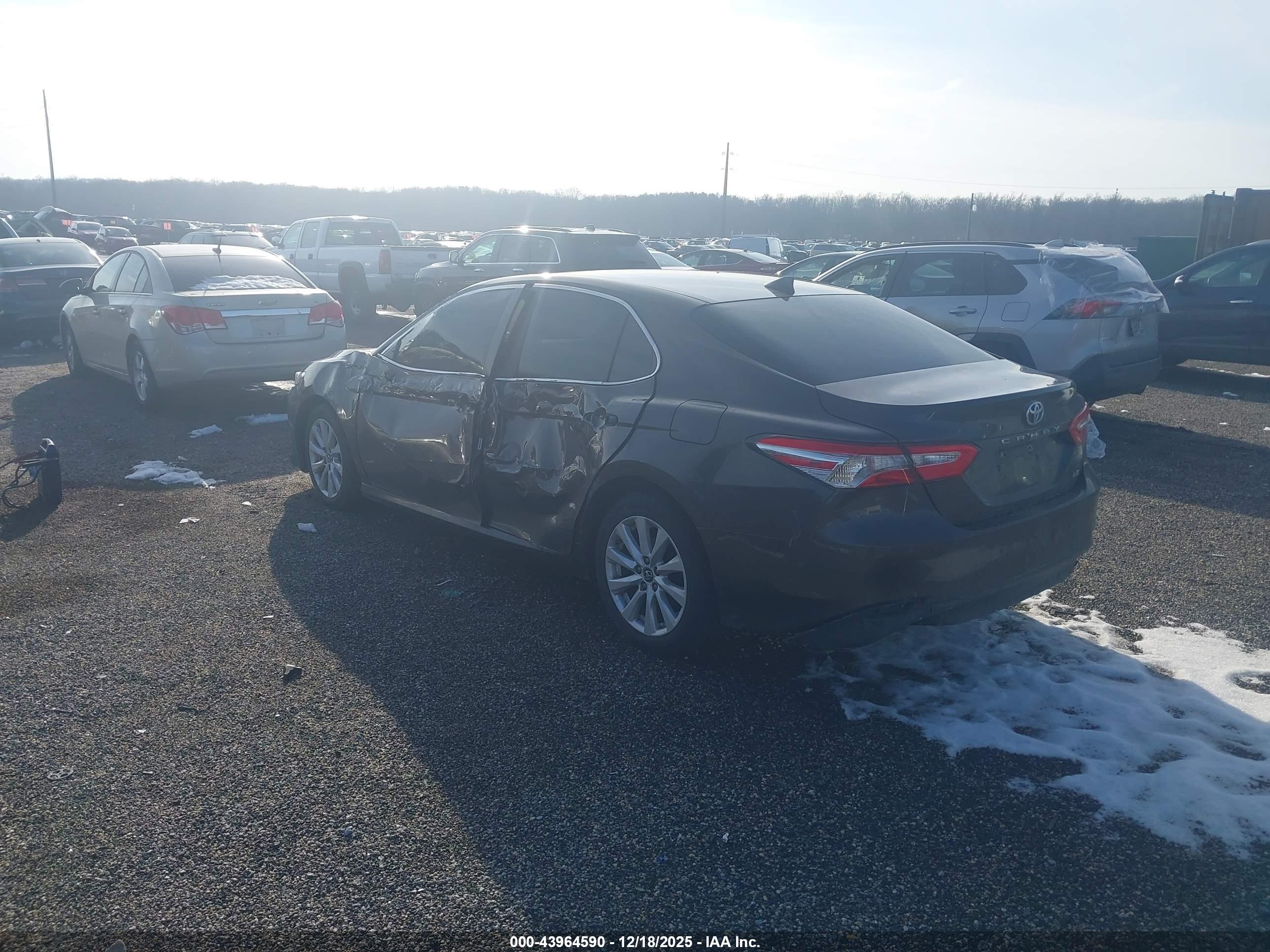 TOYOTA CAMRY image 3