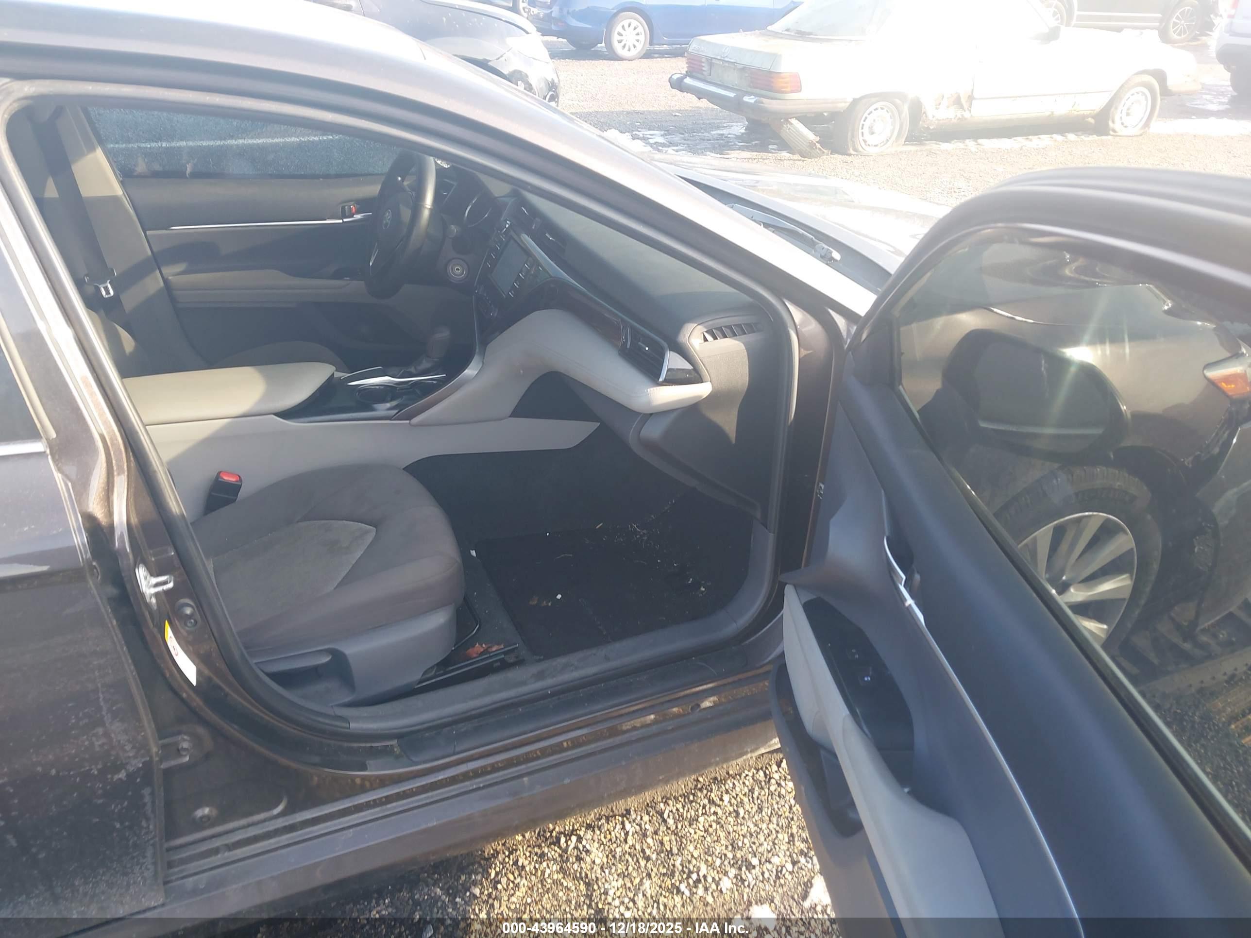 TOYOTA CAMRY image 5