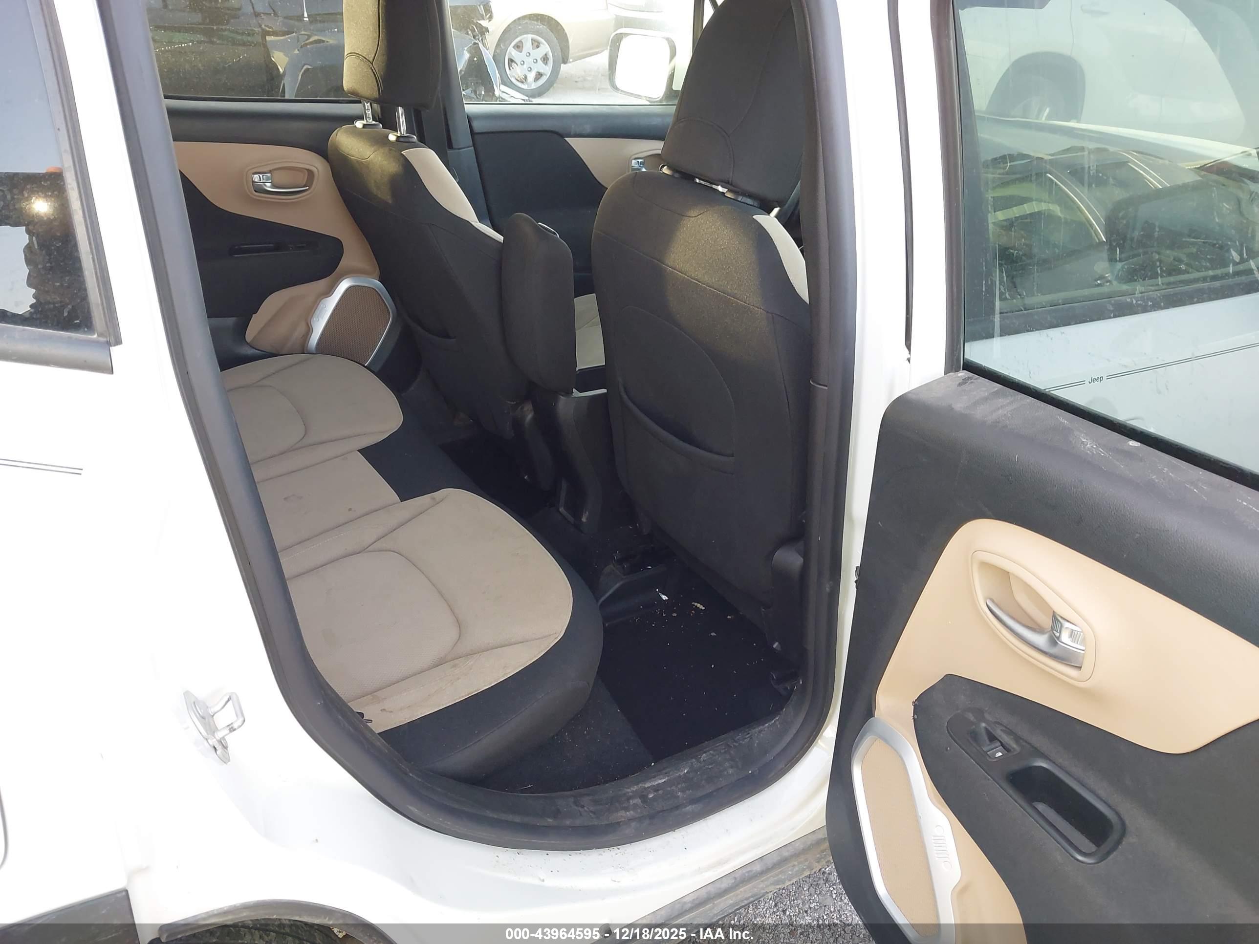 JEEP RENEGADE image 8