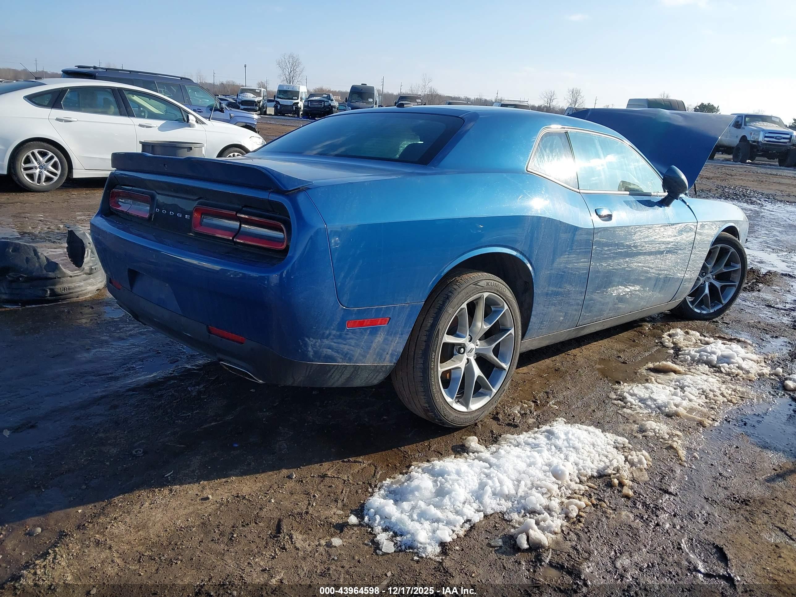 DODGE CHALLENGER image 4