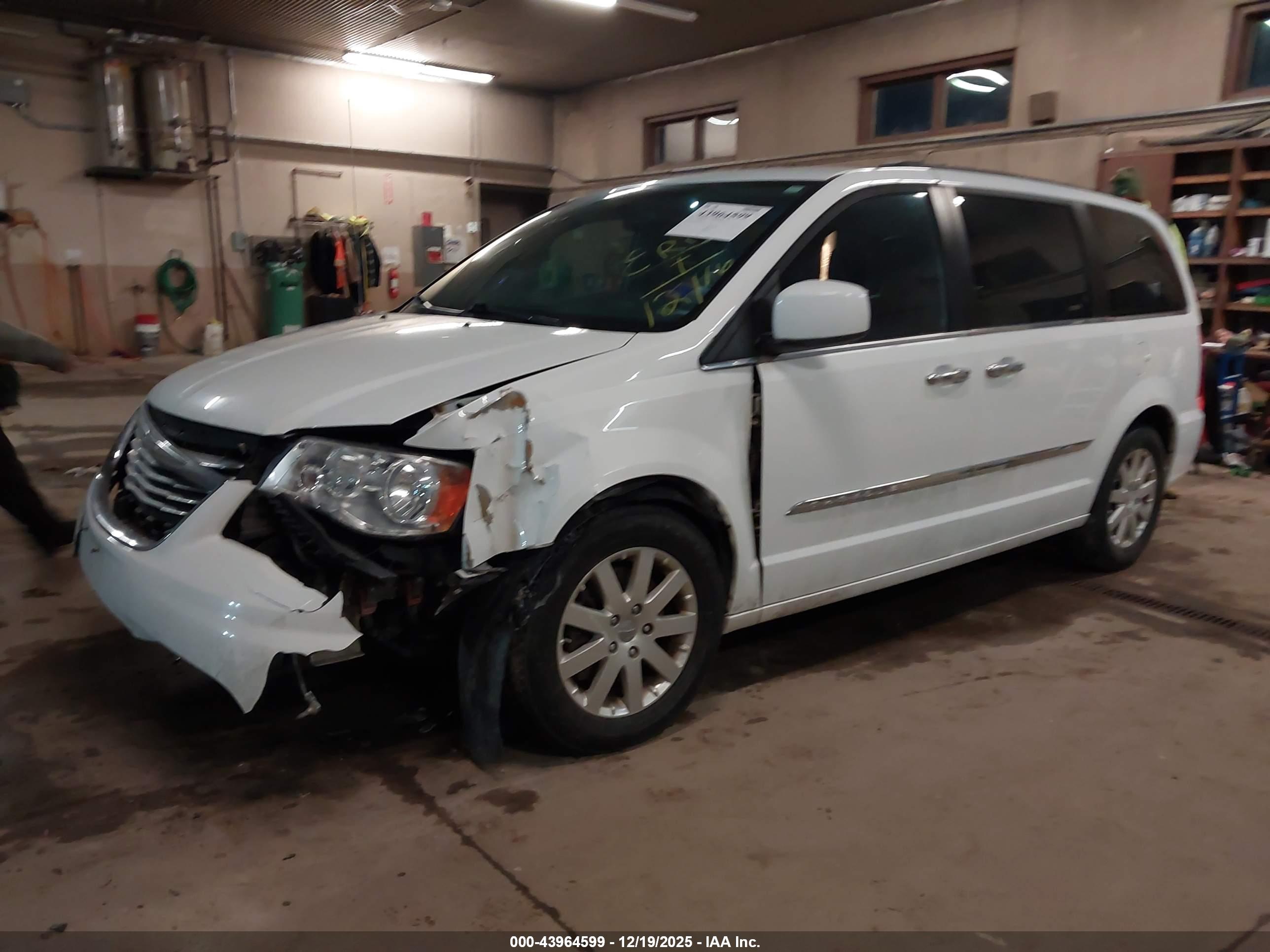 CHRYSLER TOWN image 2