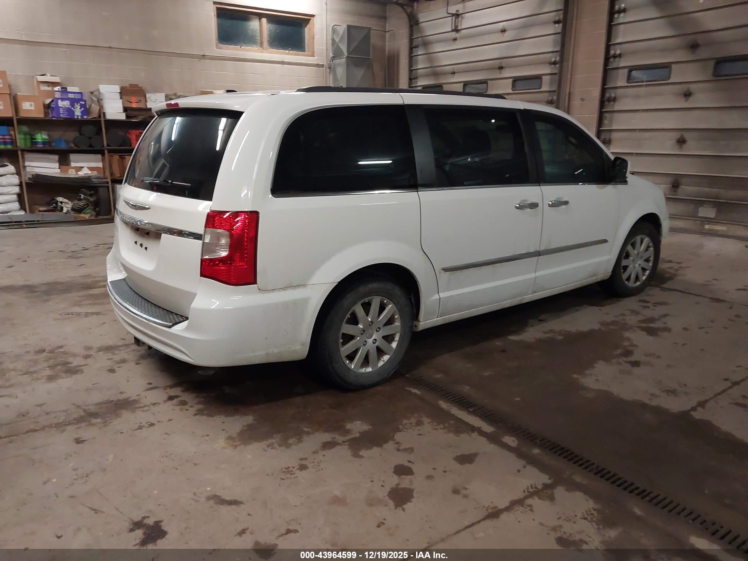 CHRYSLER TOWN image 4