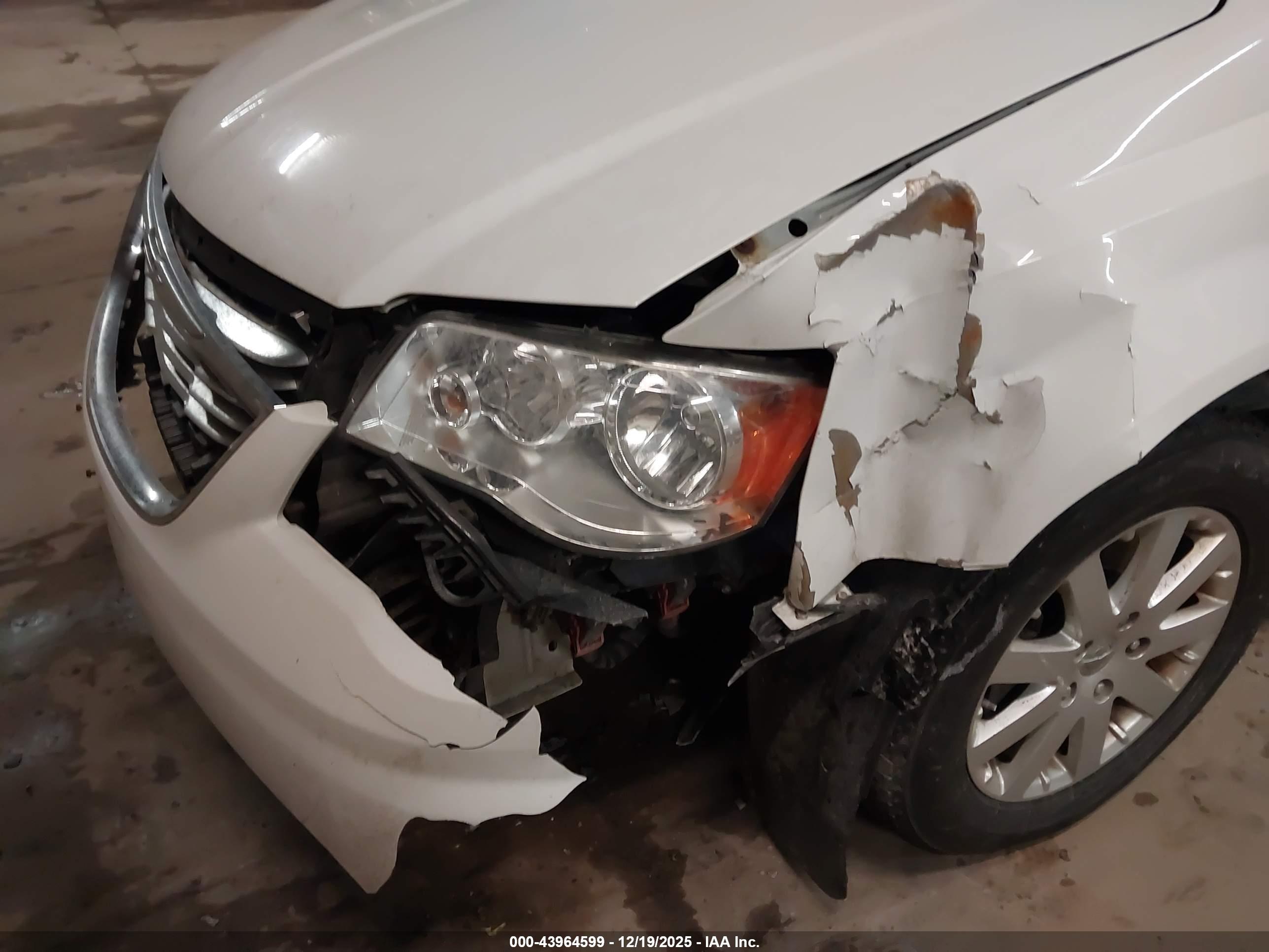 CHRYSLER TOWN image 6