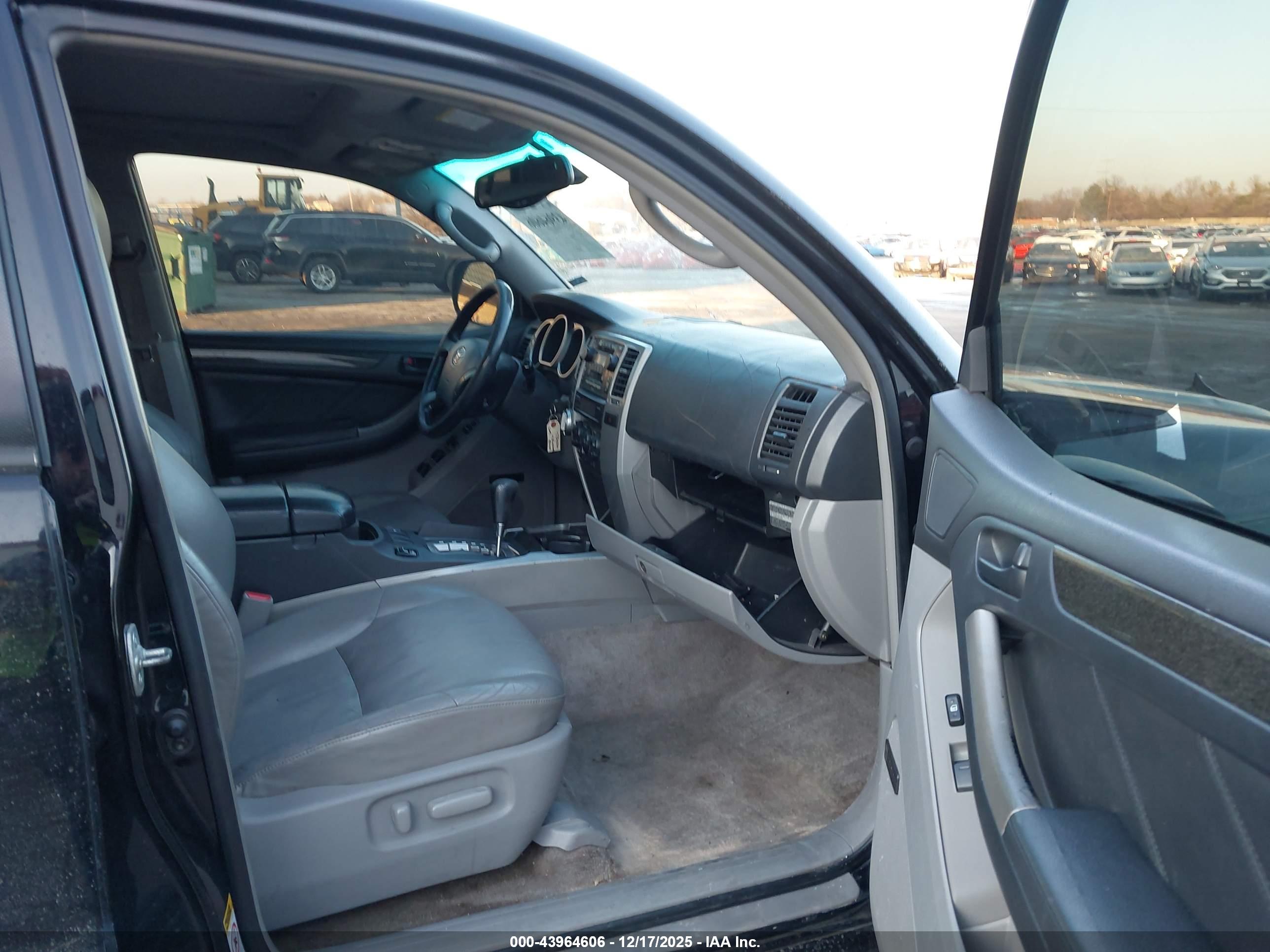 TOYOTA 4RUNNER image 5