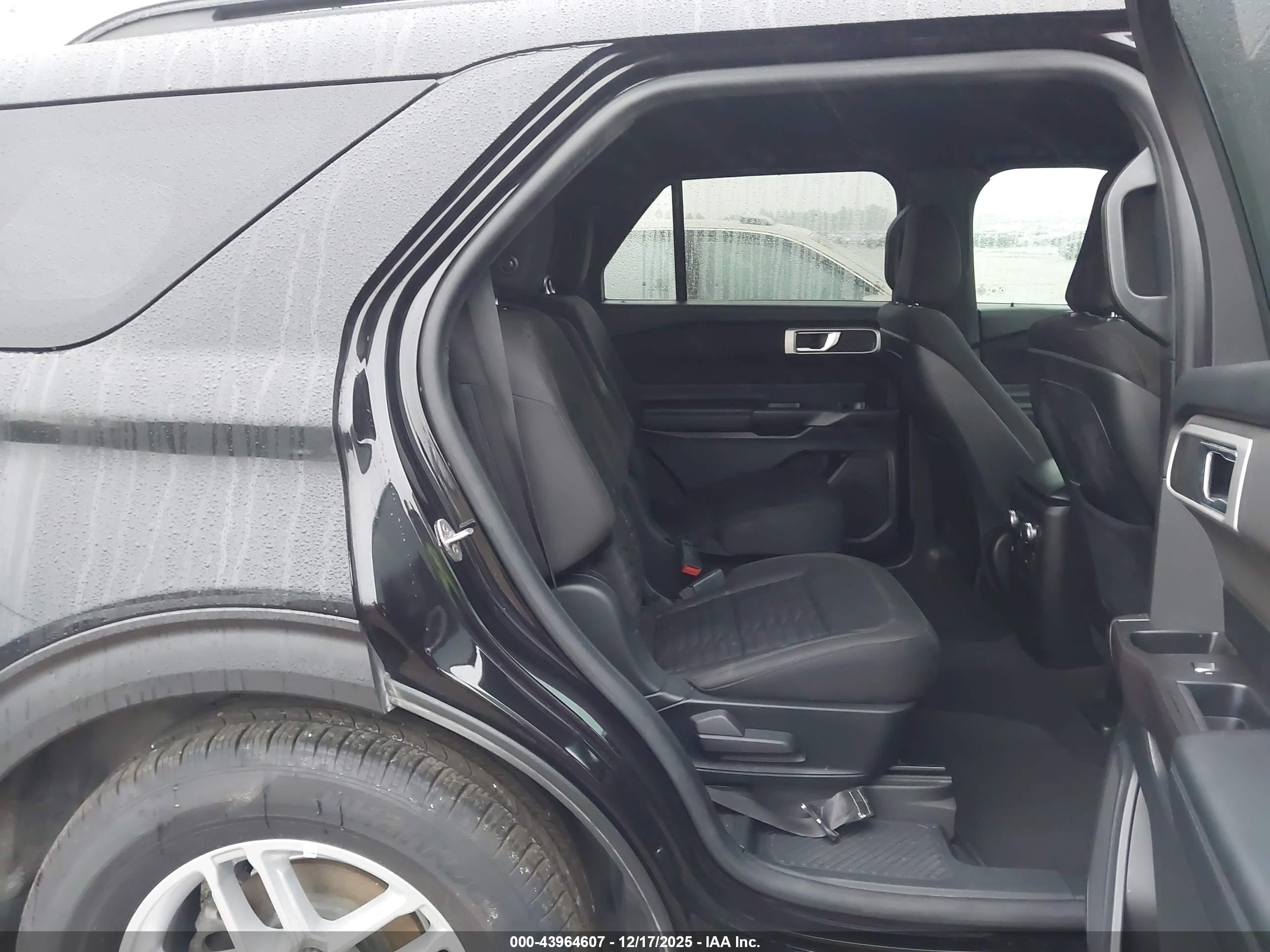 FORD EXPLORER image 8
