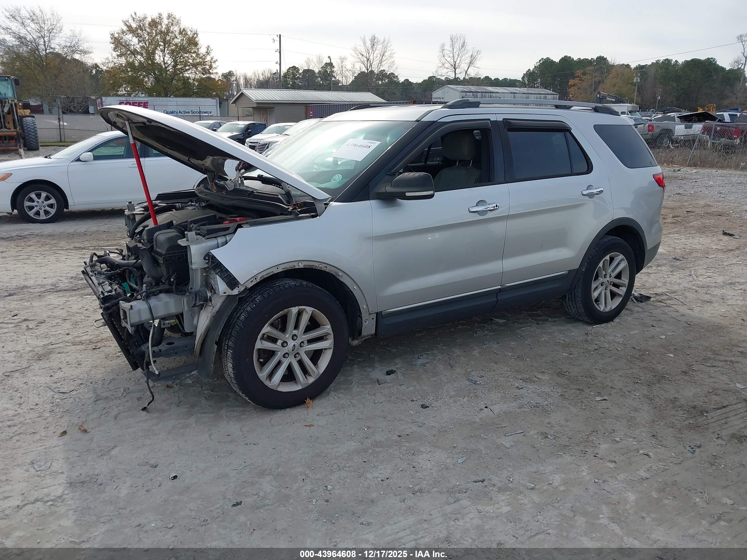 FORD EXPLORER image 2