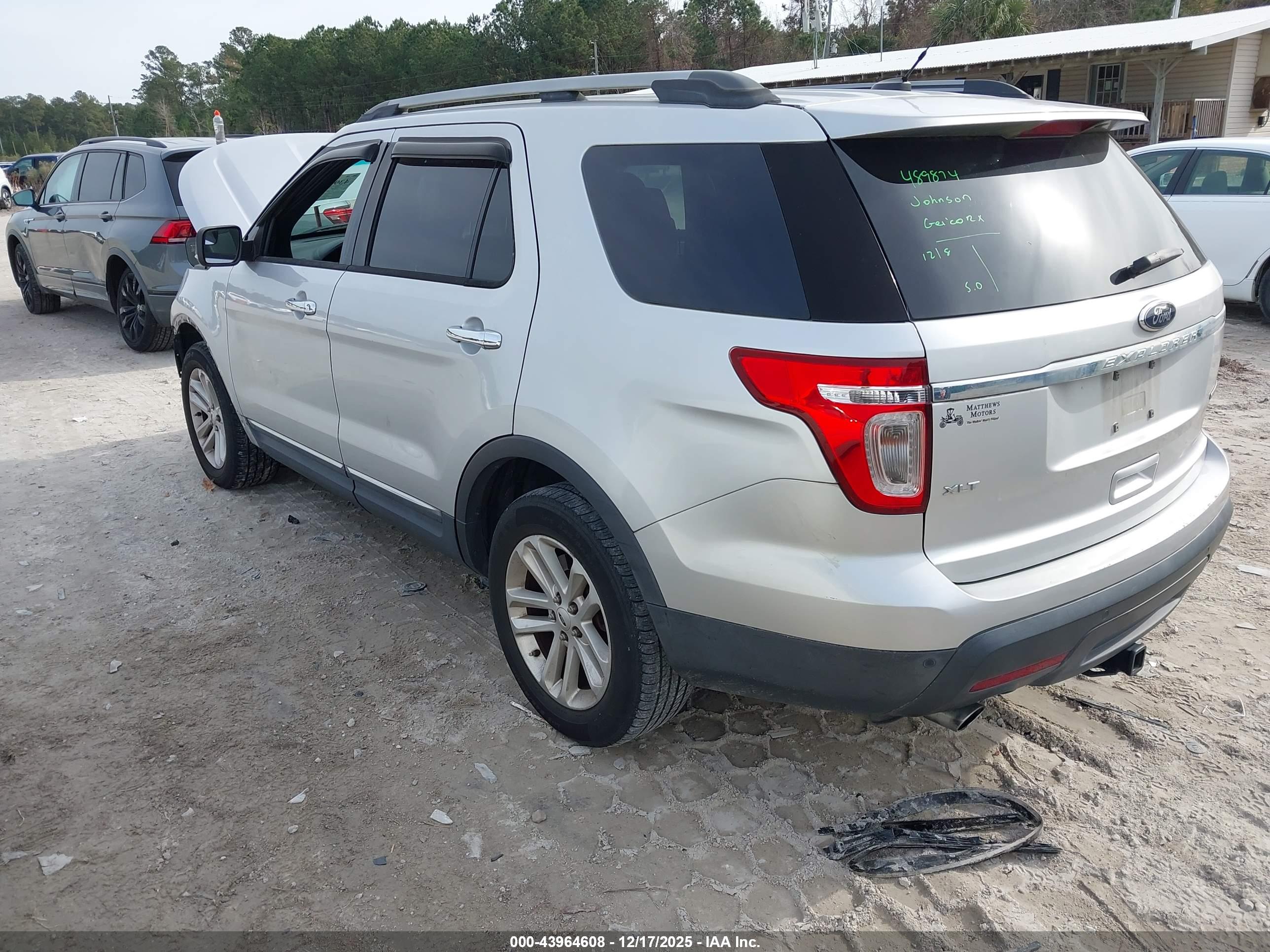 FORD EXPLORER image 3
