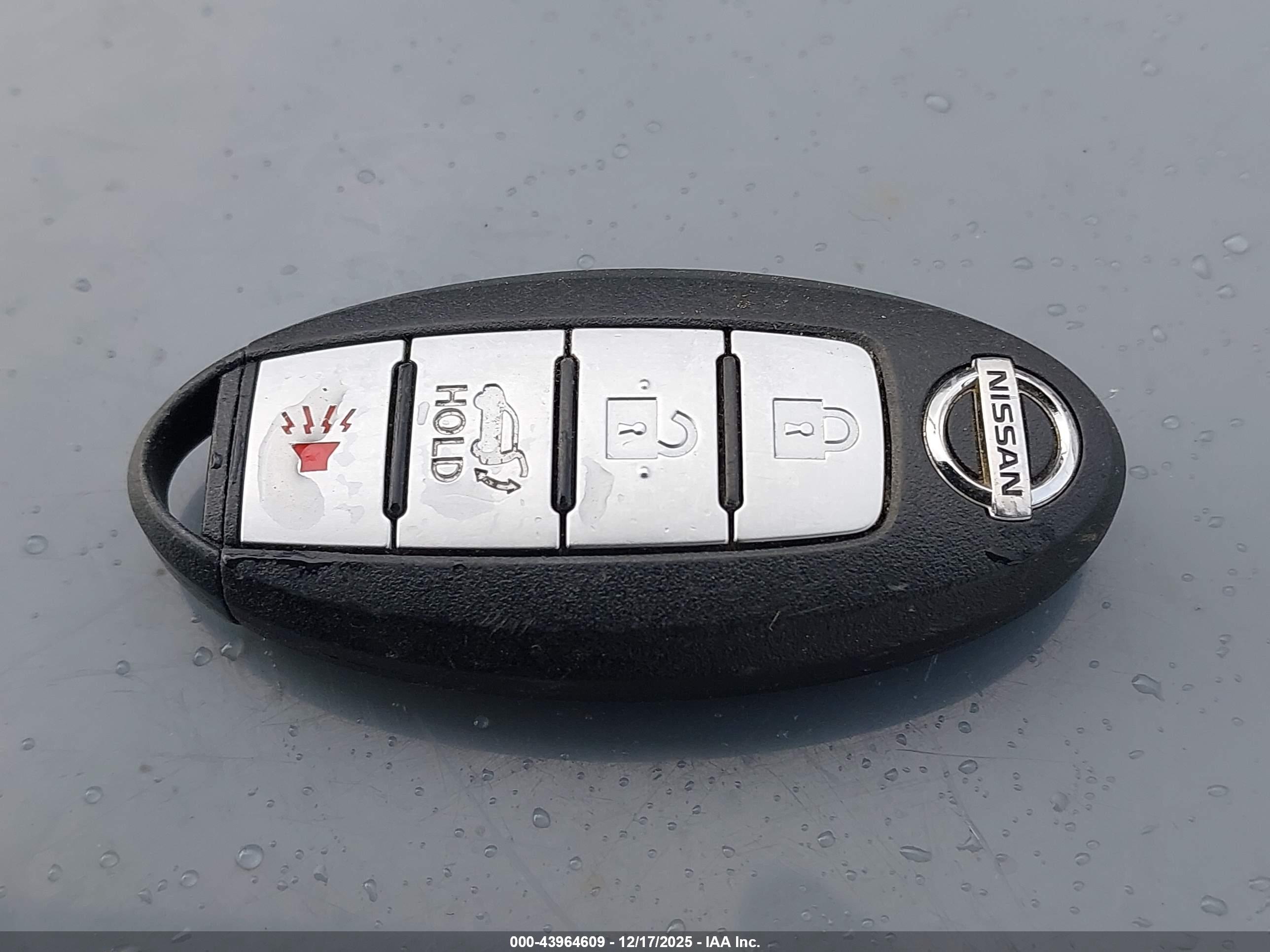 NISSAN ROGUE image 11