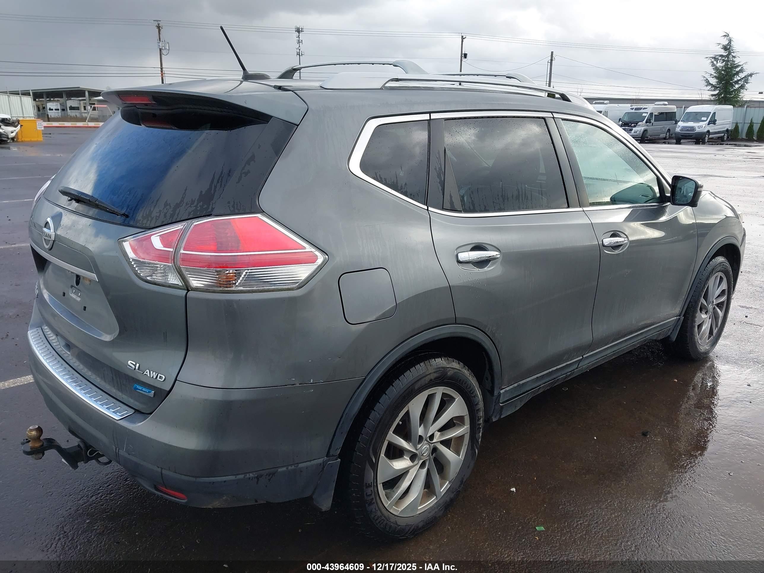 NISSAN ROGUE image 4