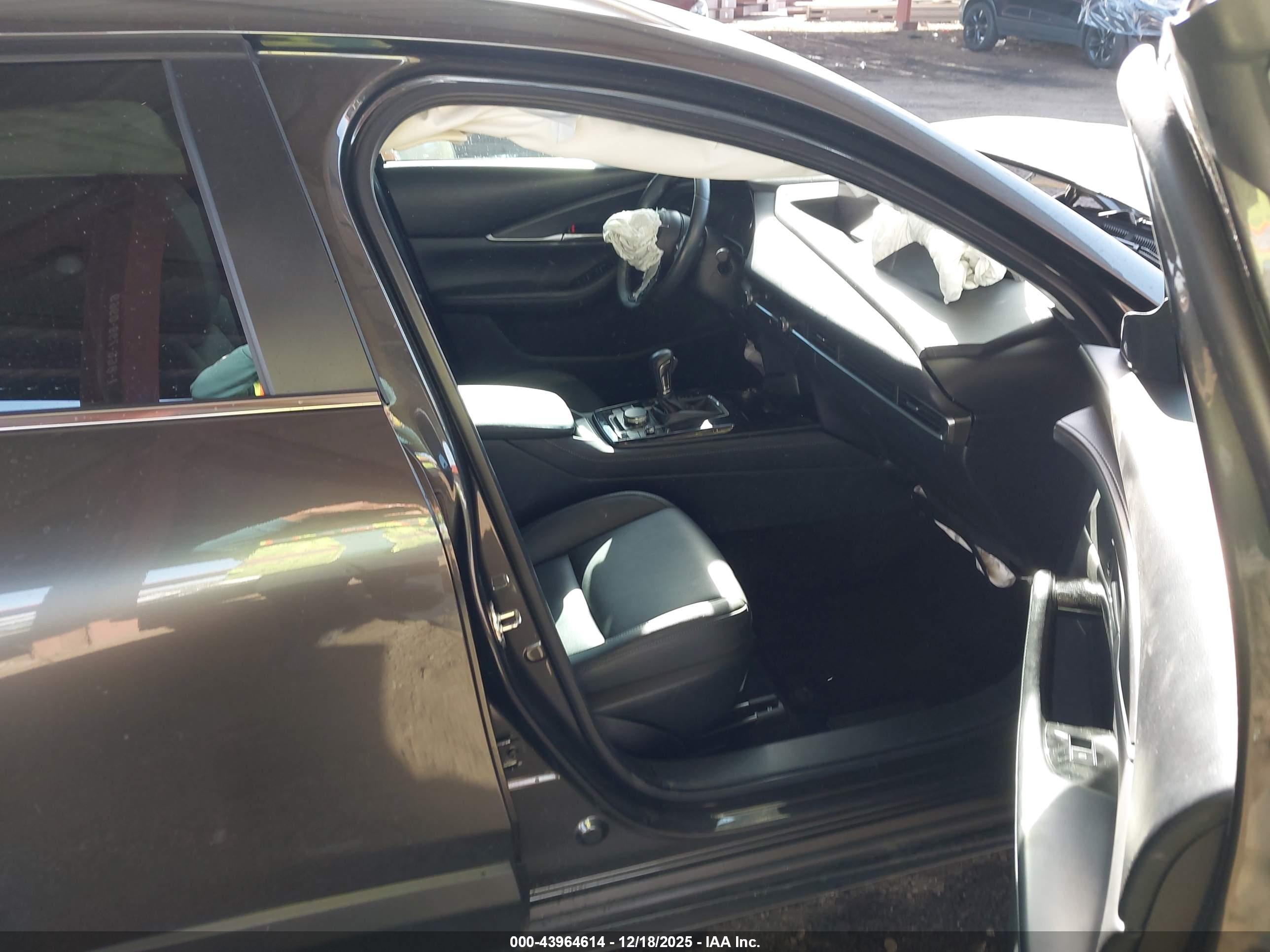 MAZDA CX-30 image 5