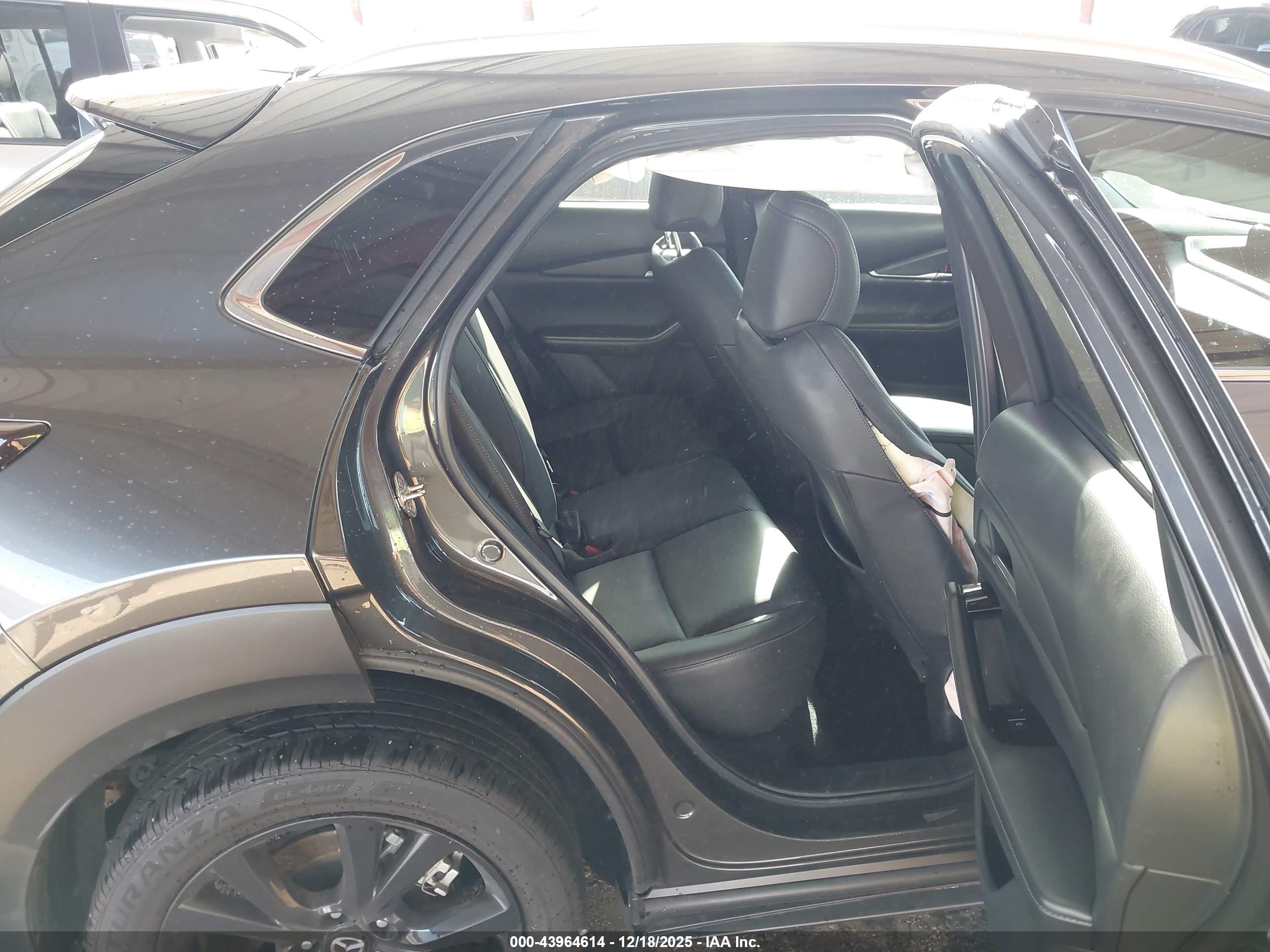 MAZDA CX-30 image 8